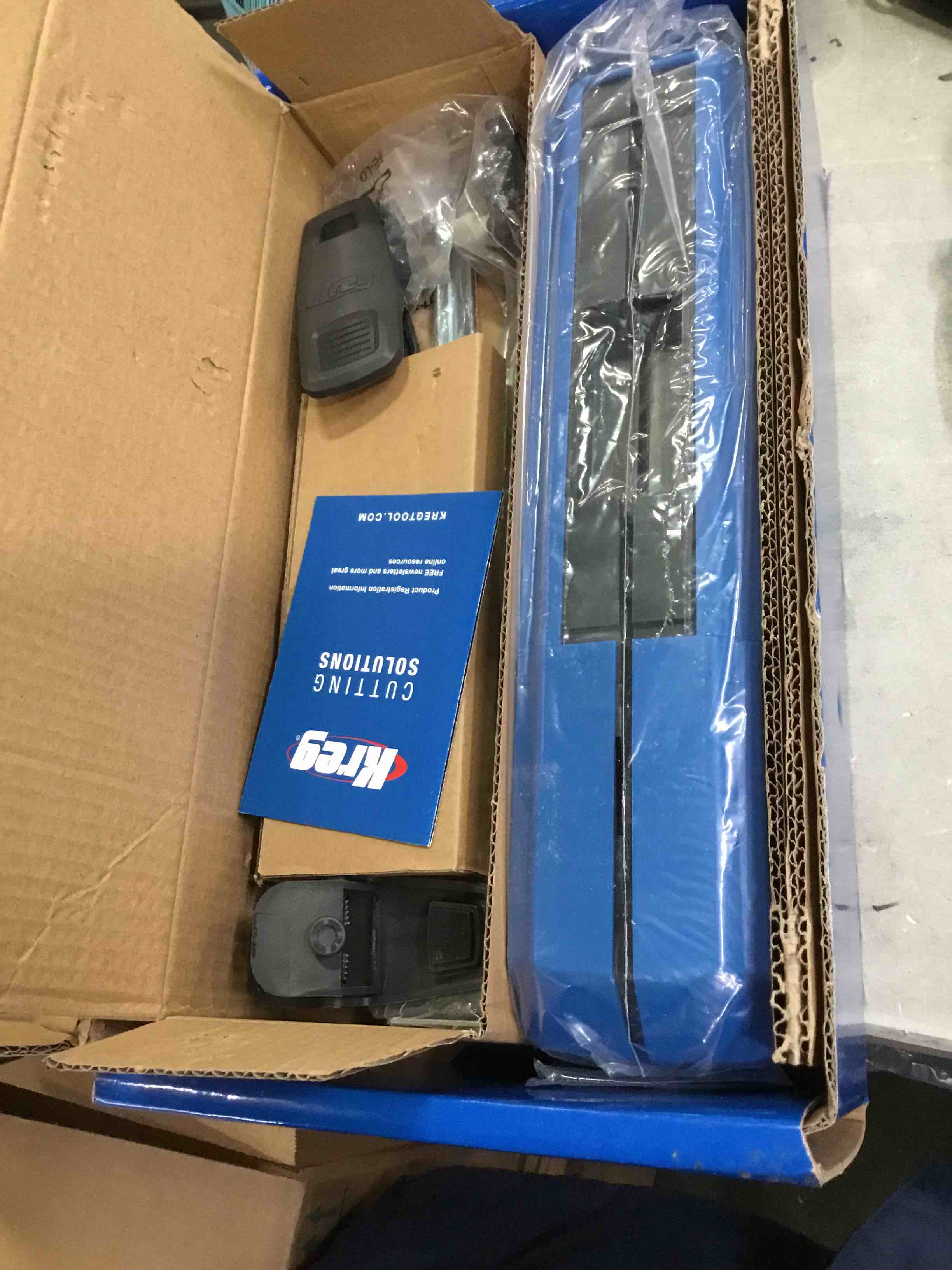 https://s3.amazonaws.com/lotting-images-prod/bidfta/BLU5860709_1705427388334.jpeg