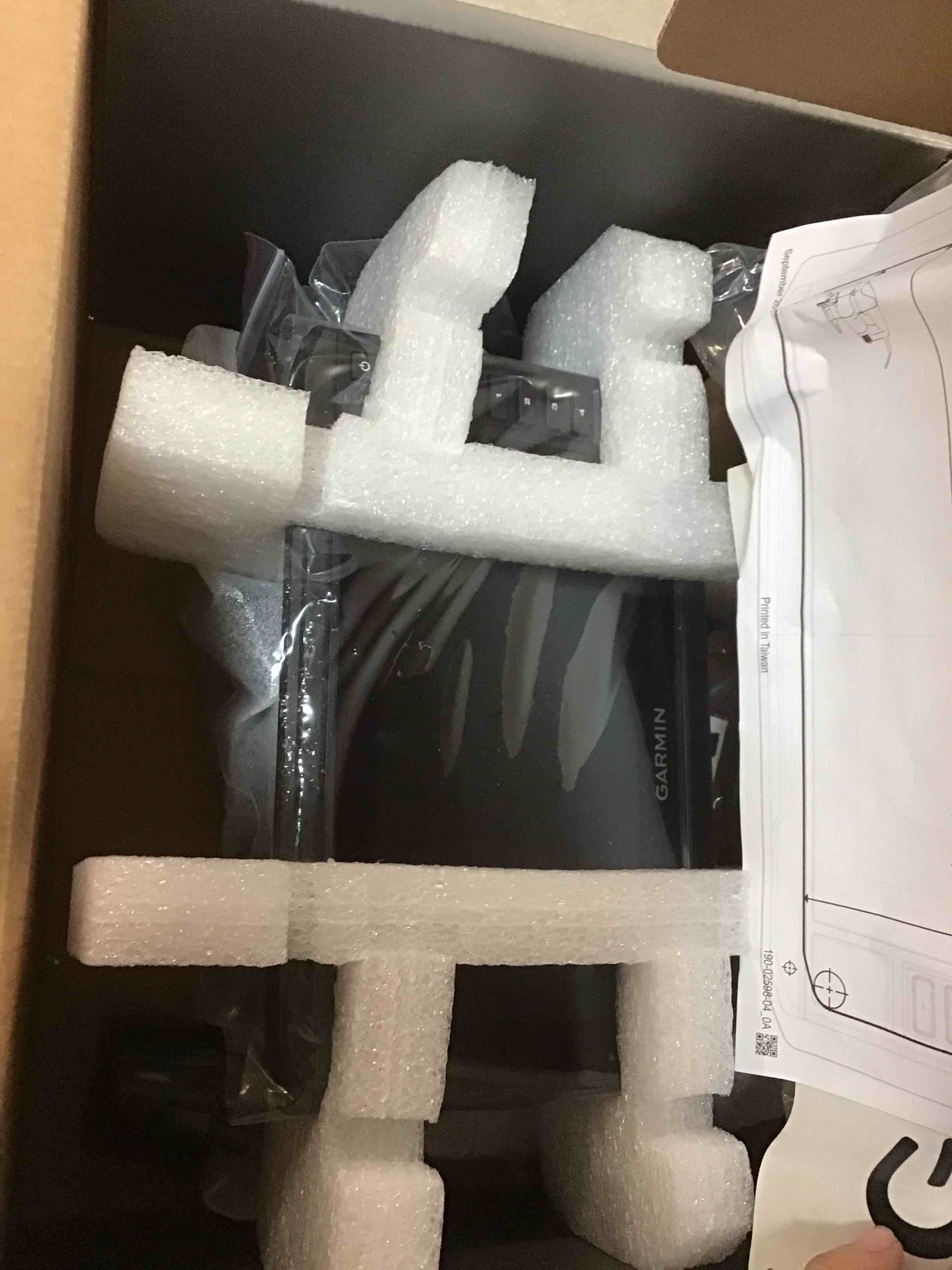 https://s3.amazonaws.com/lotting-images-prod/bidfta/BLU5861855_1704742847618.jpeg