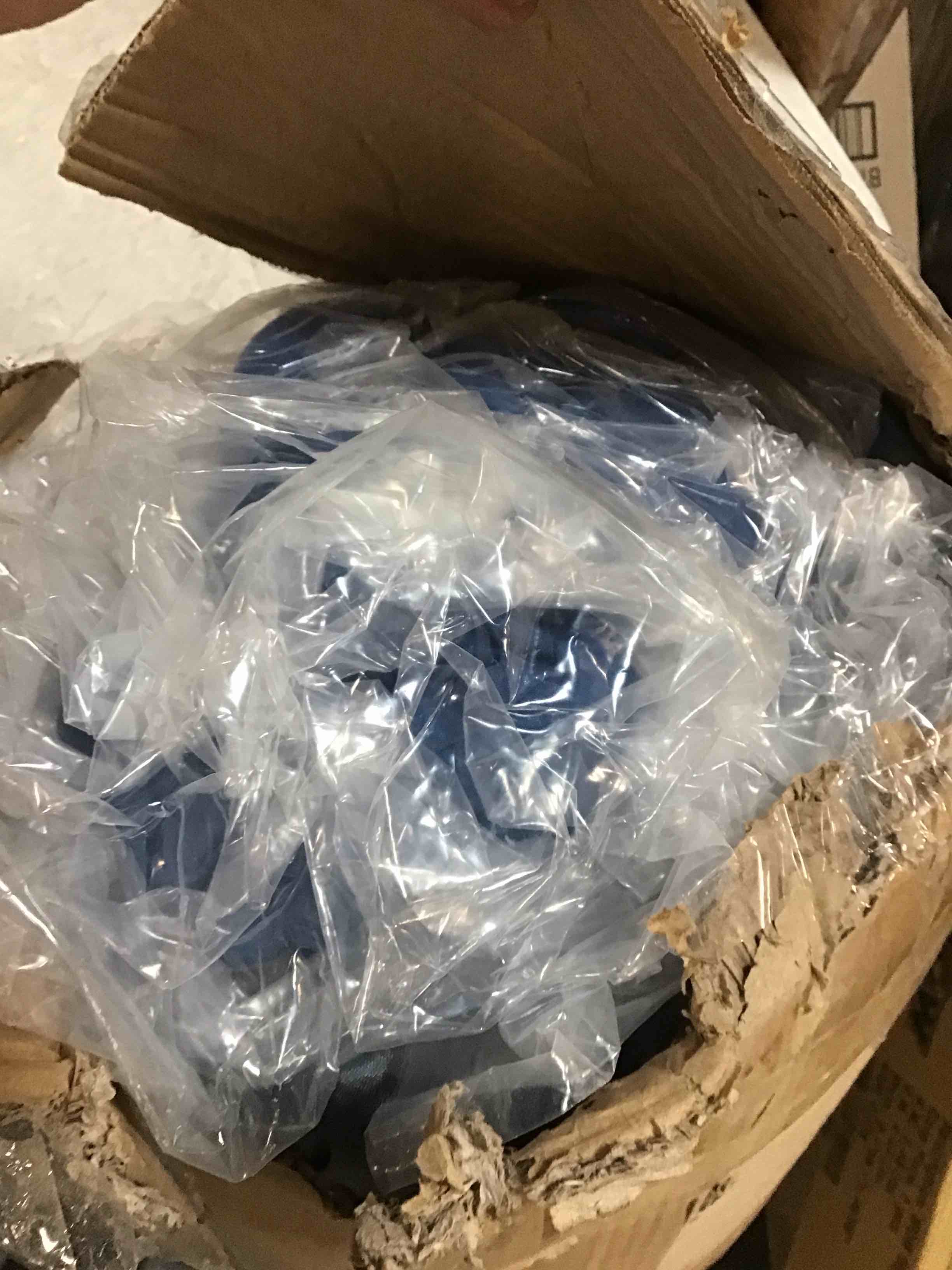 https://s3.amazonaws.com/lotting-images-prod/bidfta/BLU5862000_1704815216279.jpeg