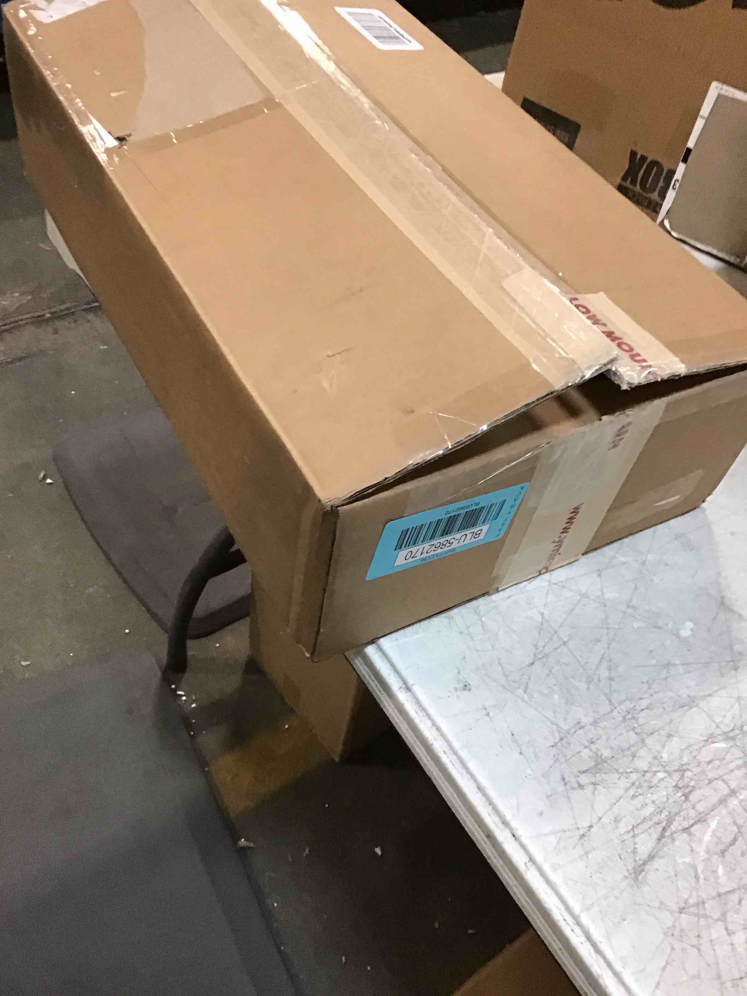 https://s3.amazonaws.com/lotting-images-prod/bidfta/BLU5862170_1704890338733.jpeg