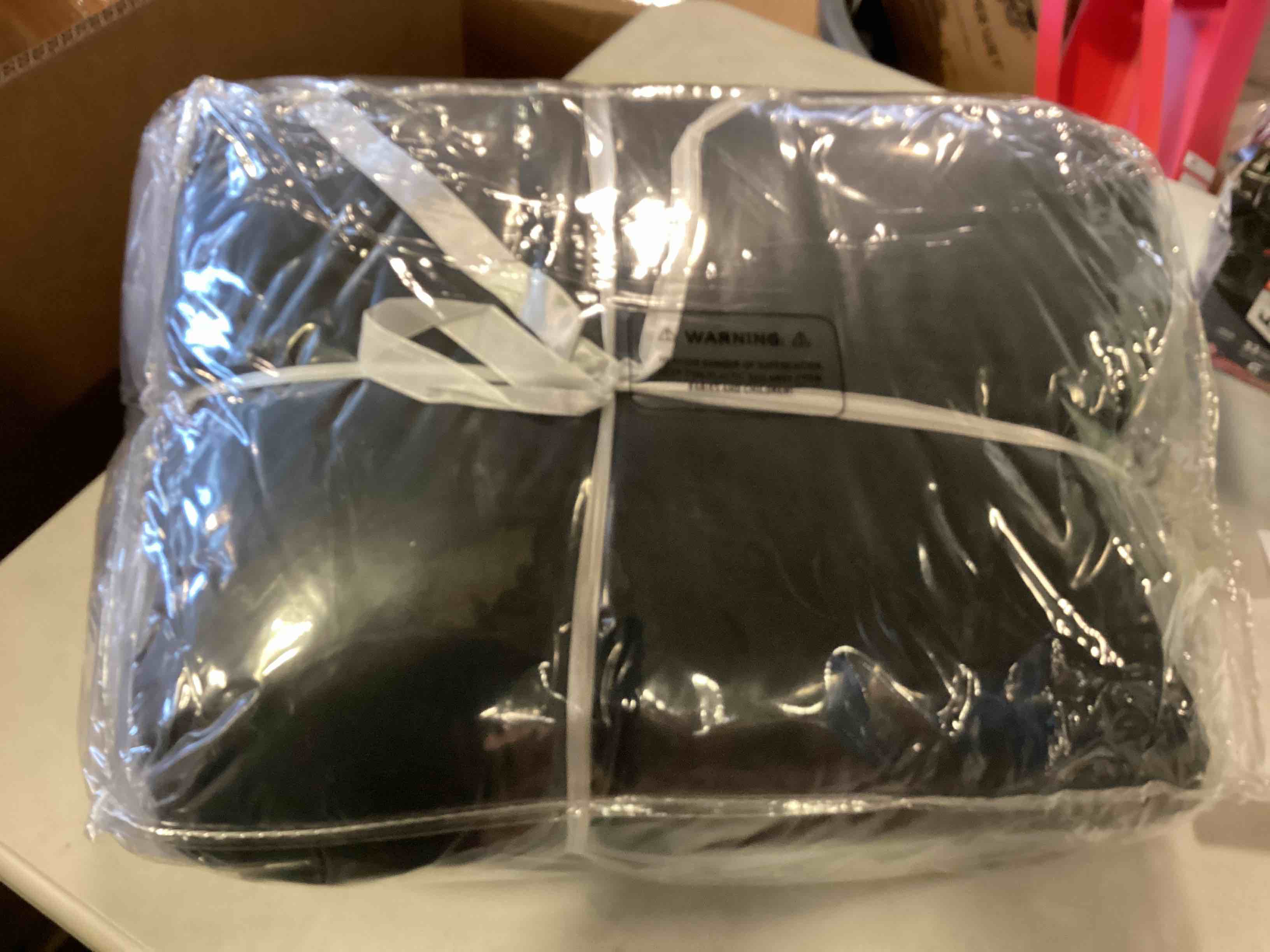 https://s3.amazonaws.com/lotting-images-prod/bidfta/BLU5862477_1703684734410.jpeg