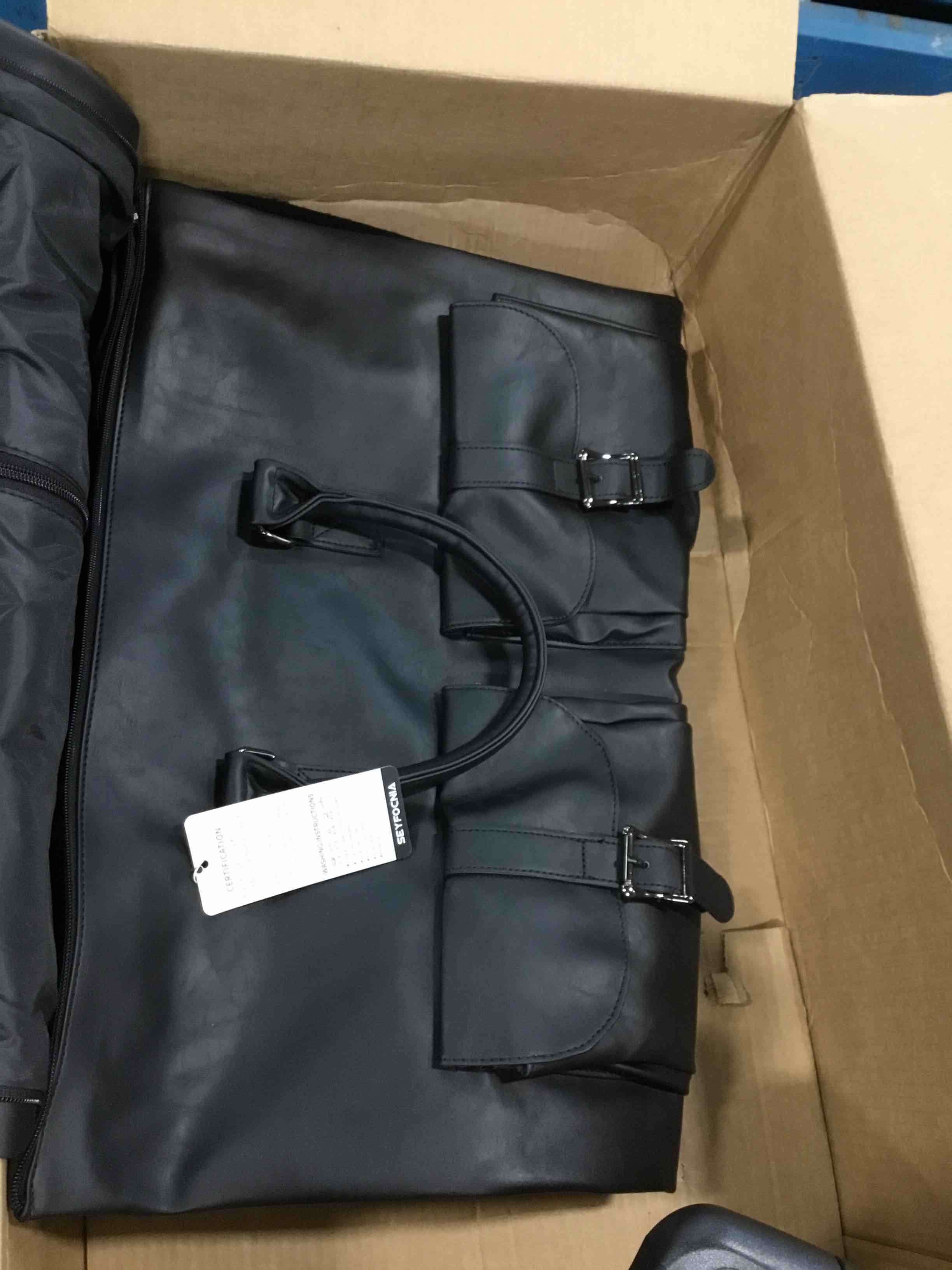 https://s3.amazonaws.com/lotting-images-prod/bidfta/BLU5863020_1703954626754.jpeg
