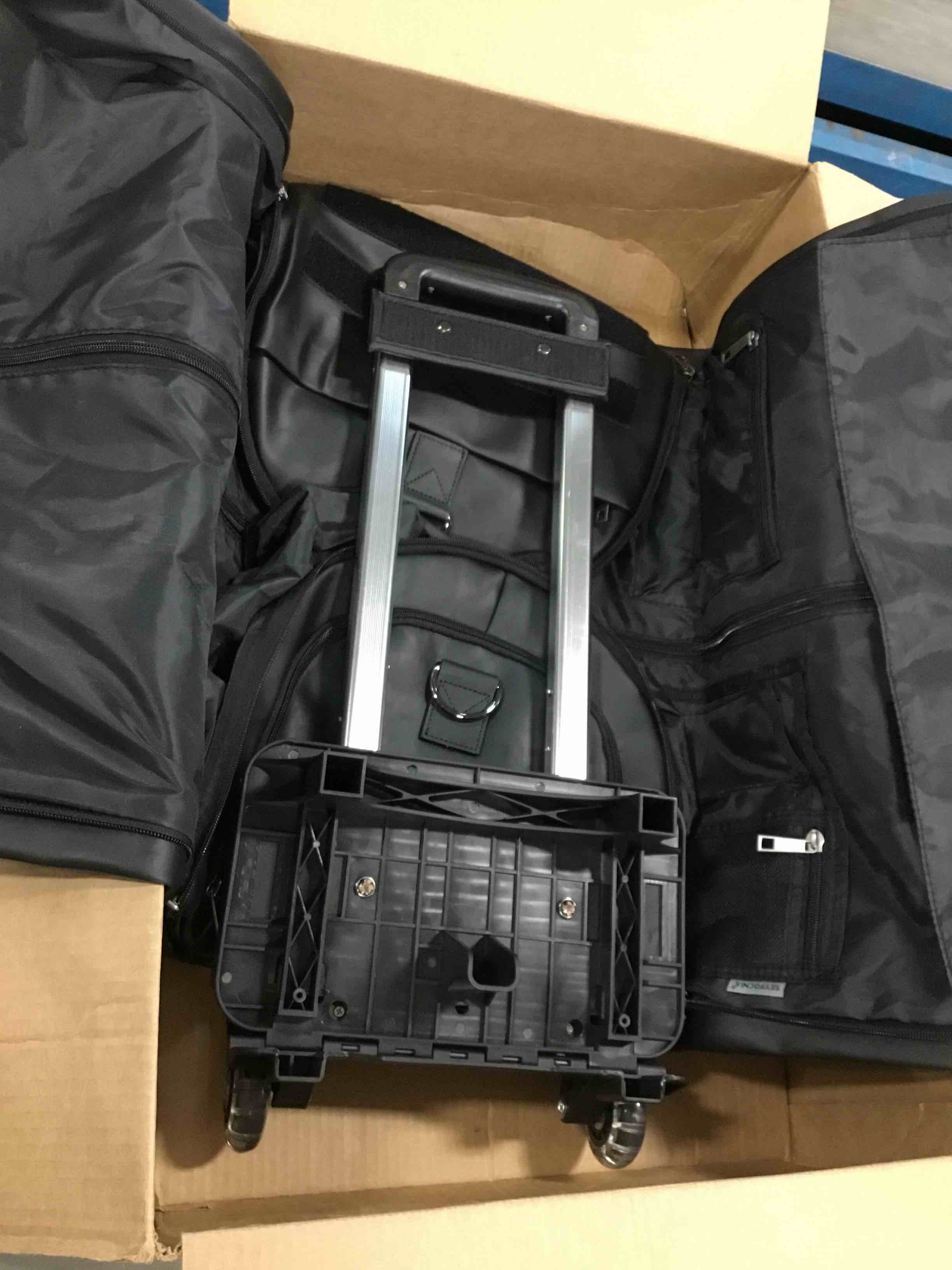 https://s3.amazonaws.com/lotting-images-prod/bidfta/BLU5863020_1703954649025.jpeg