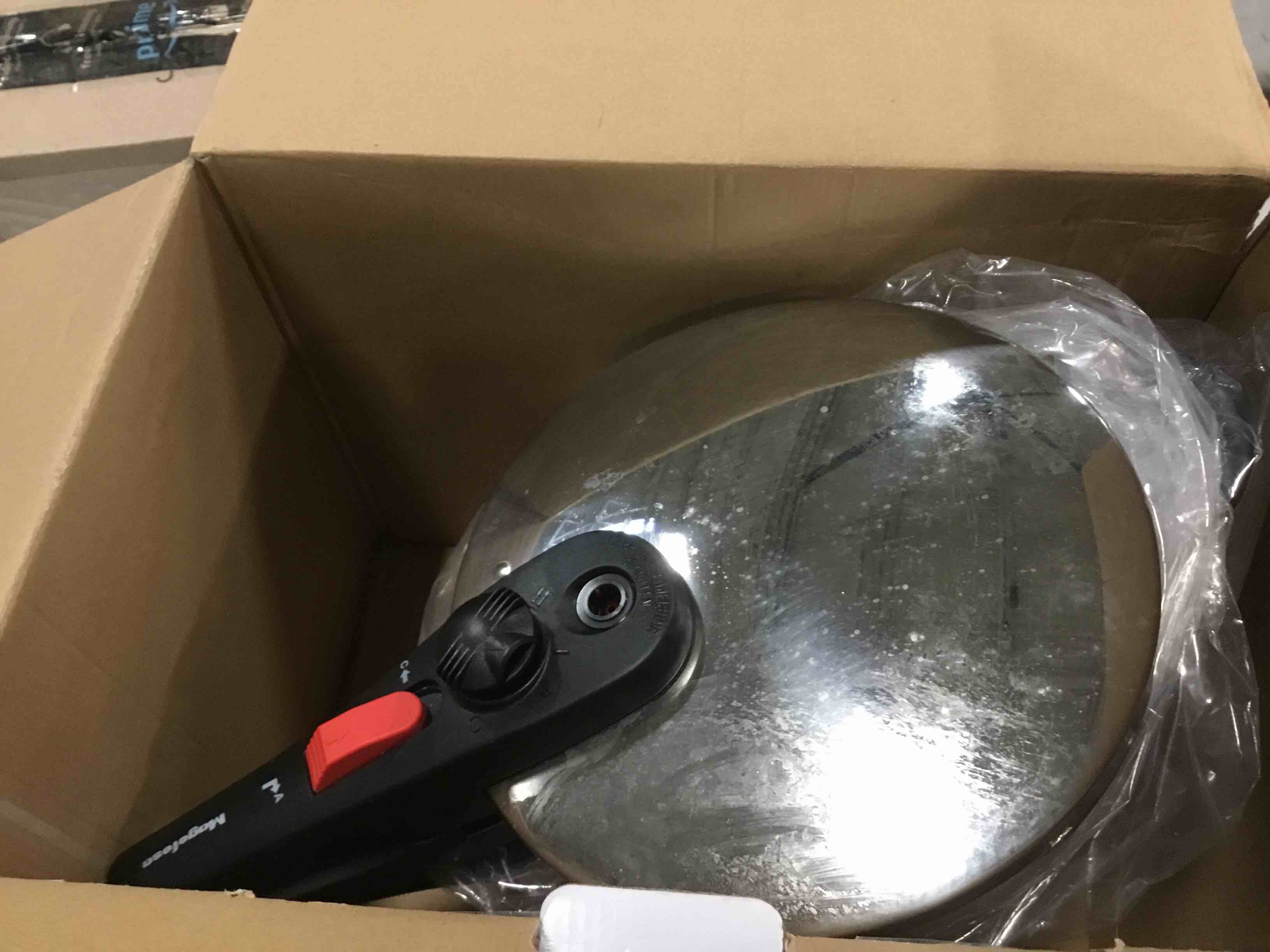 https://s3.amazonaws.com/lotting-images-prod/bidfta/BLU5863149_1704211593813.jpeg