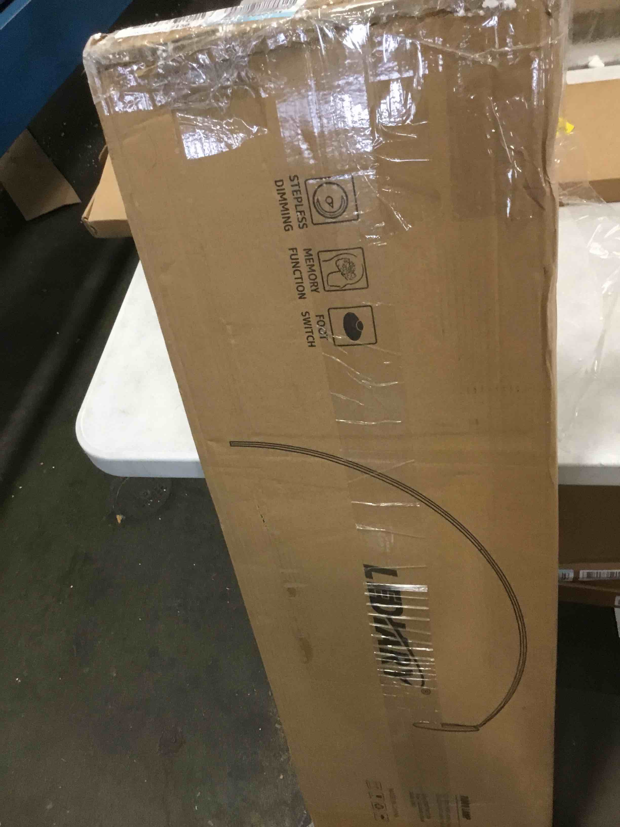 https://s3.amazonaws.com/lotting-images-prod/bidfta/BLU5863212_1704227806465.jpeg