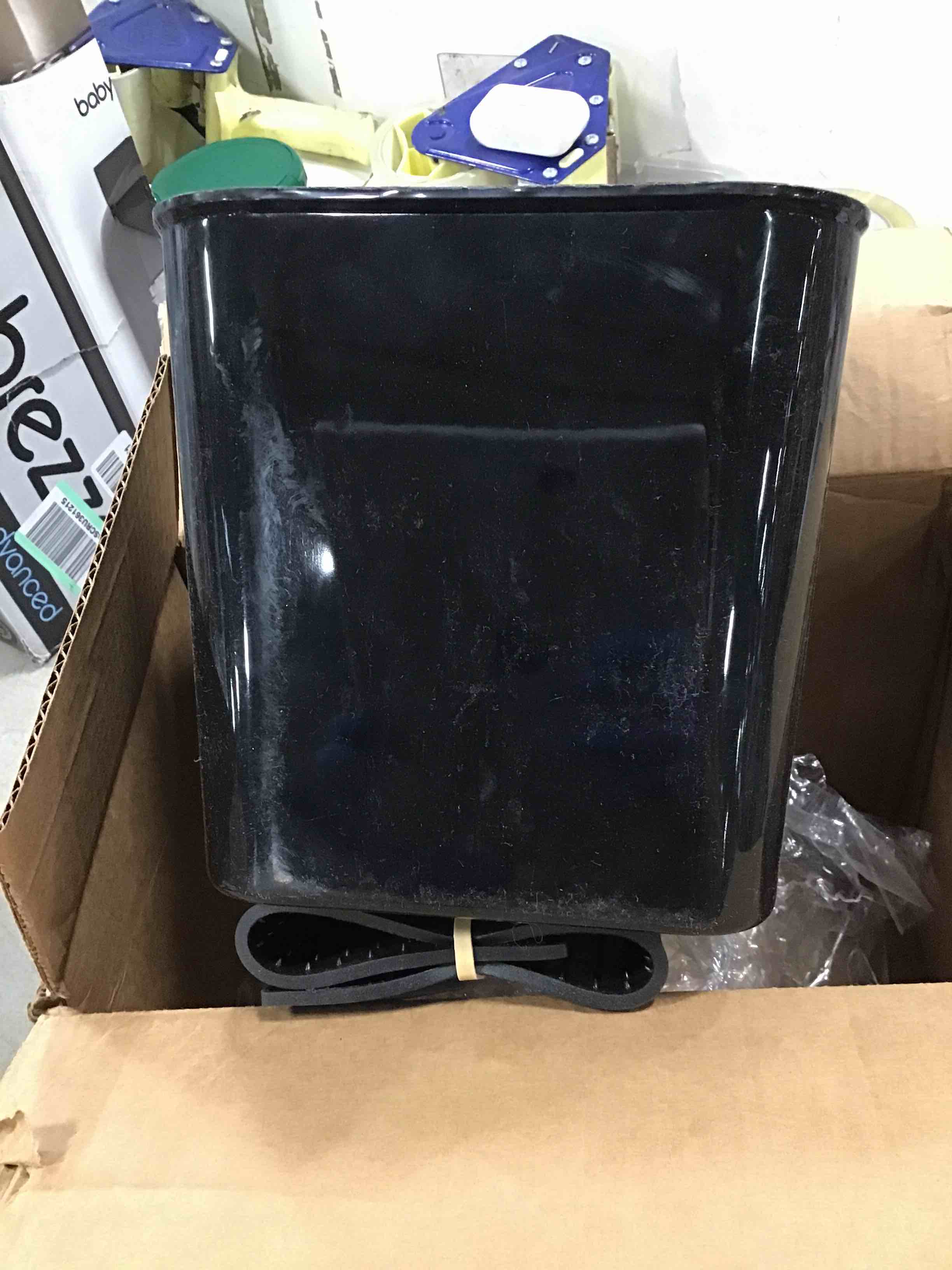 https://s3.amazonaws.com/lotting-images-prod/bidfta/BLU5863635_1704556957325.jpeg