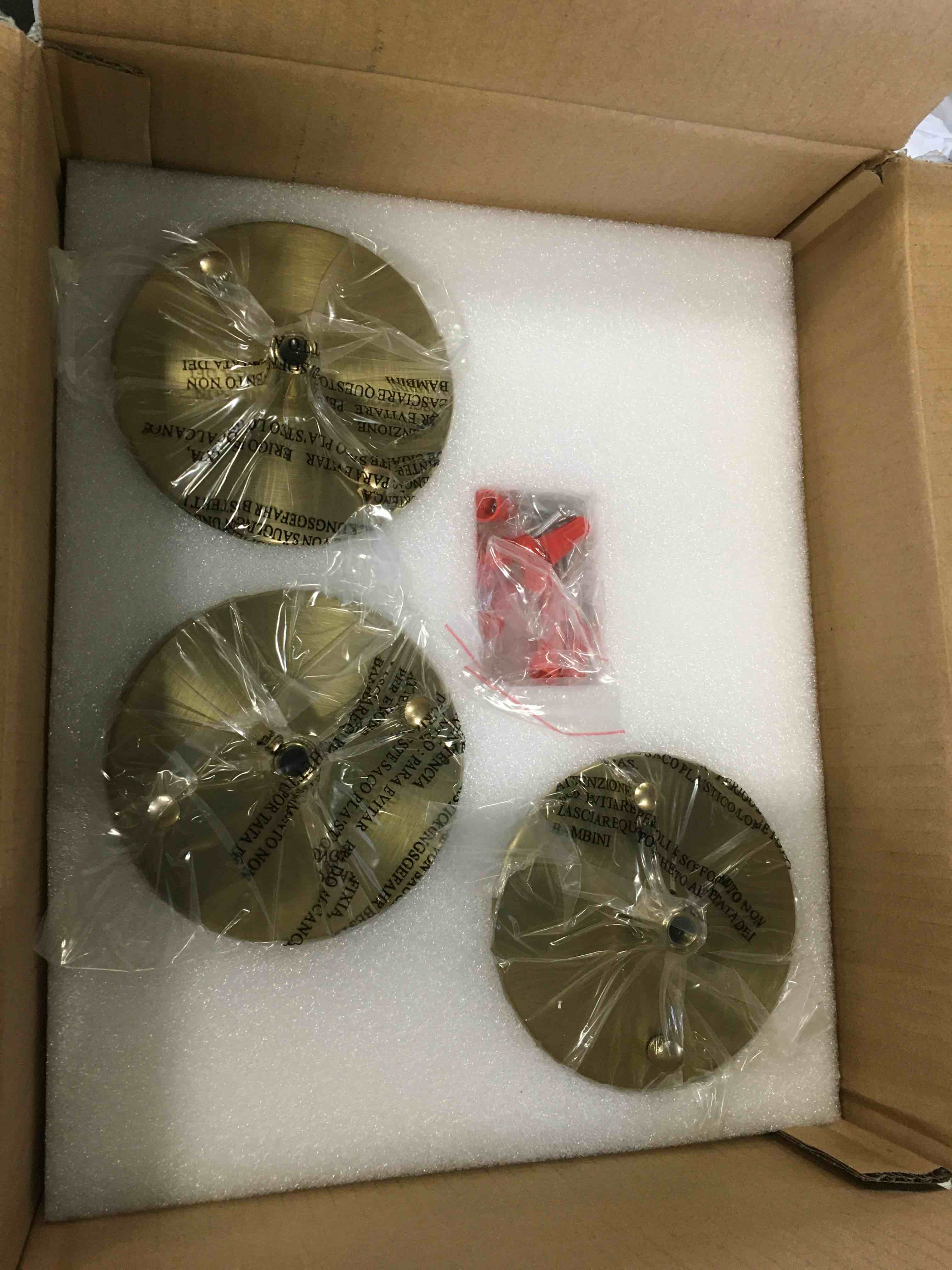 https://s3.amazonaws.com/lotting-images-prod/bidfta/BLU5863723_1704727457628.jpeg