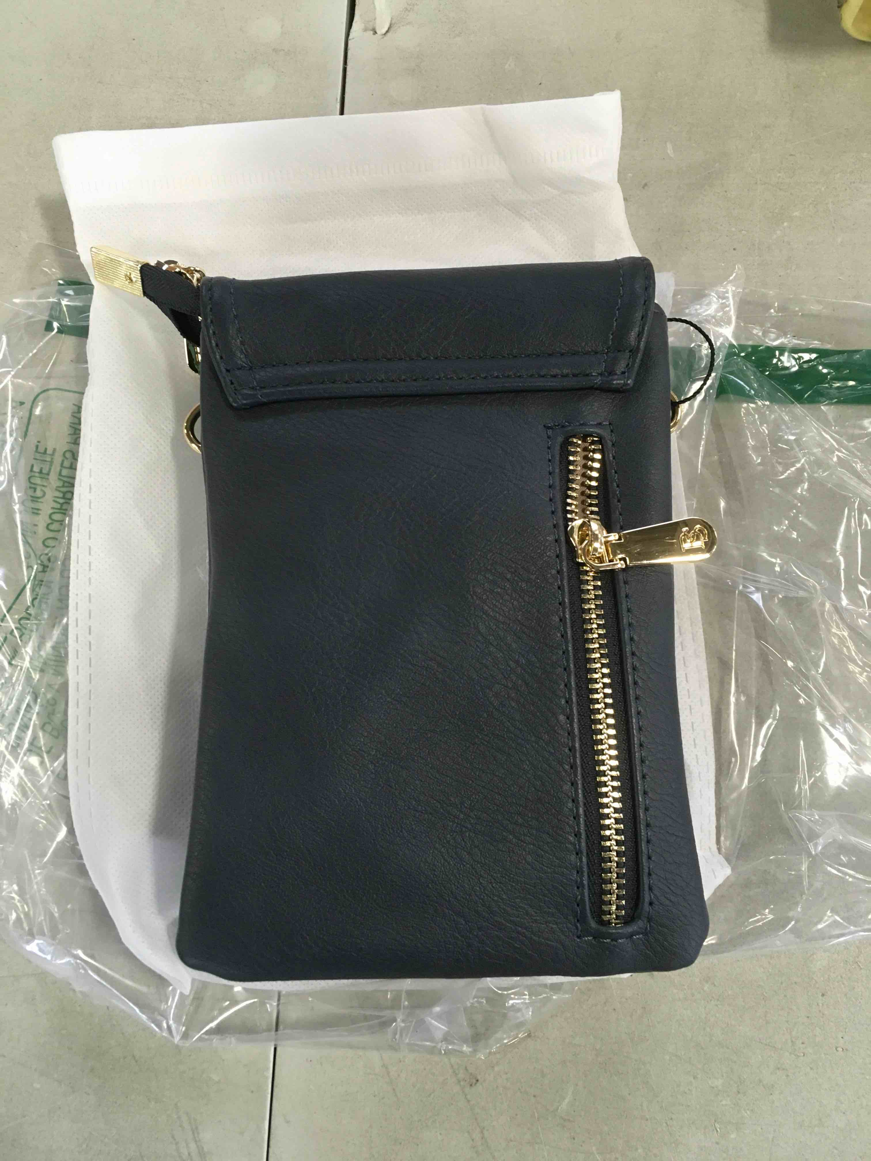 https://s3.amazonaws.com/lotting-images-prod/bidfta/BLU5863760_1704739325710.jpeg