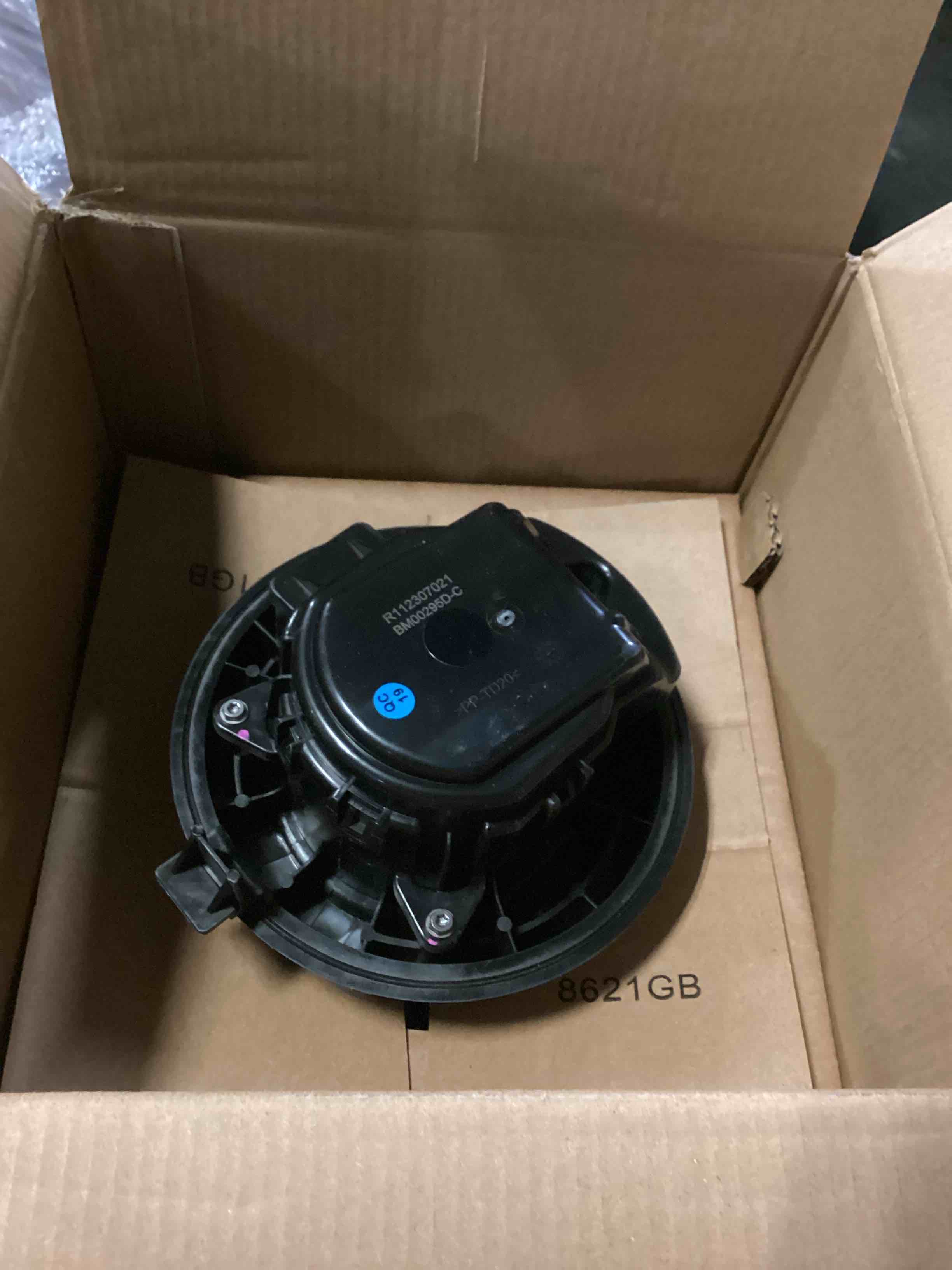 https://s3.amazonaws.com/lotting-images-prod/bidfta/BLU5864176_1723465547695.jpeg