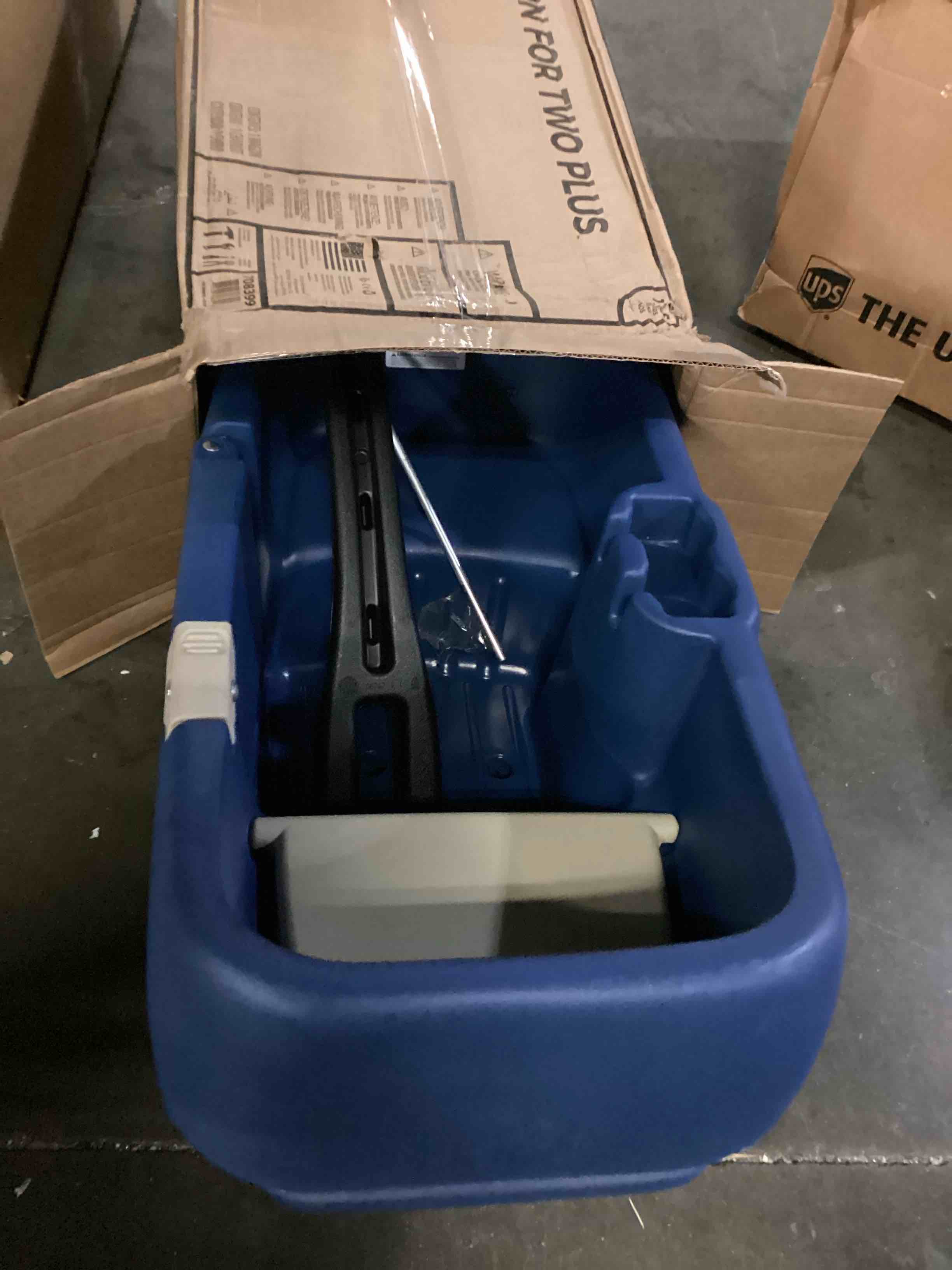https://s3.amazonaws.com/lotting-images-prod/bidfta/BLU5864336_1723549066955.jpeg
