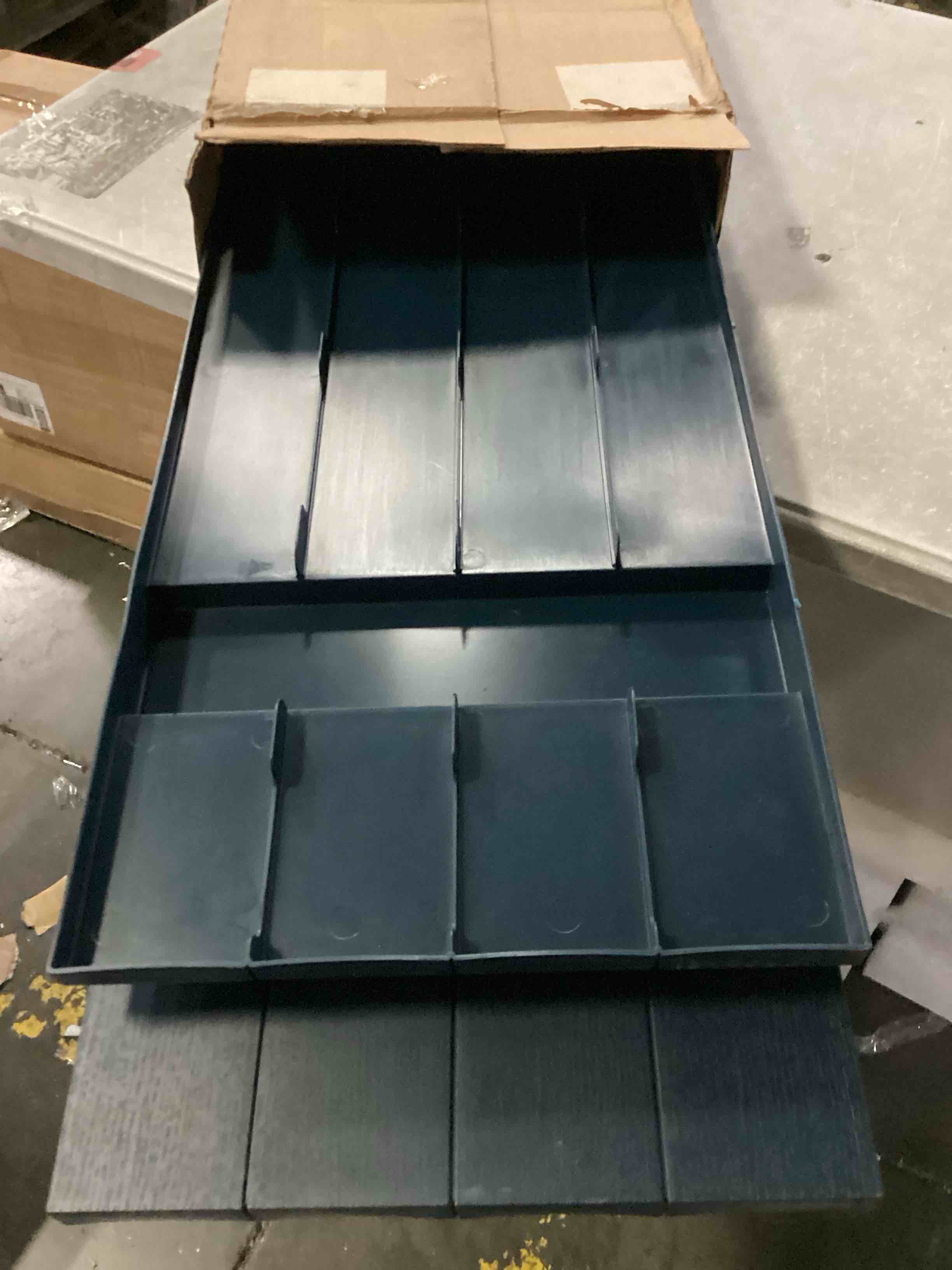 https://s3.amazonaws.com/lotting-images-prod/bidfta/BLU5865480_1720612961644.jpeg