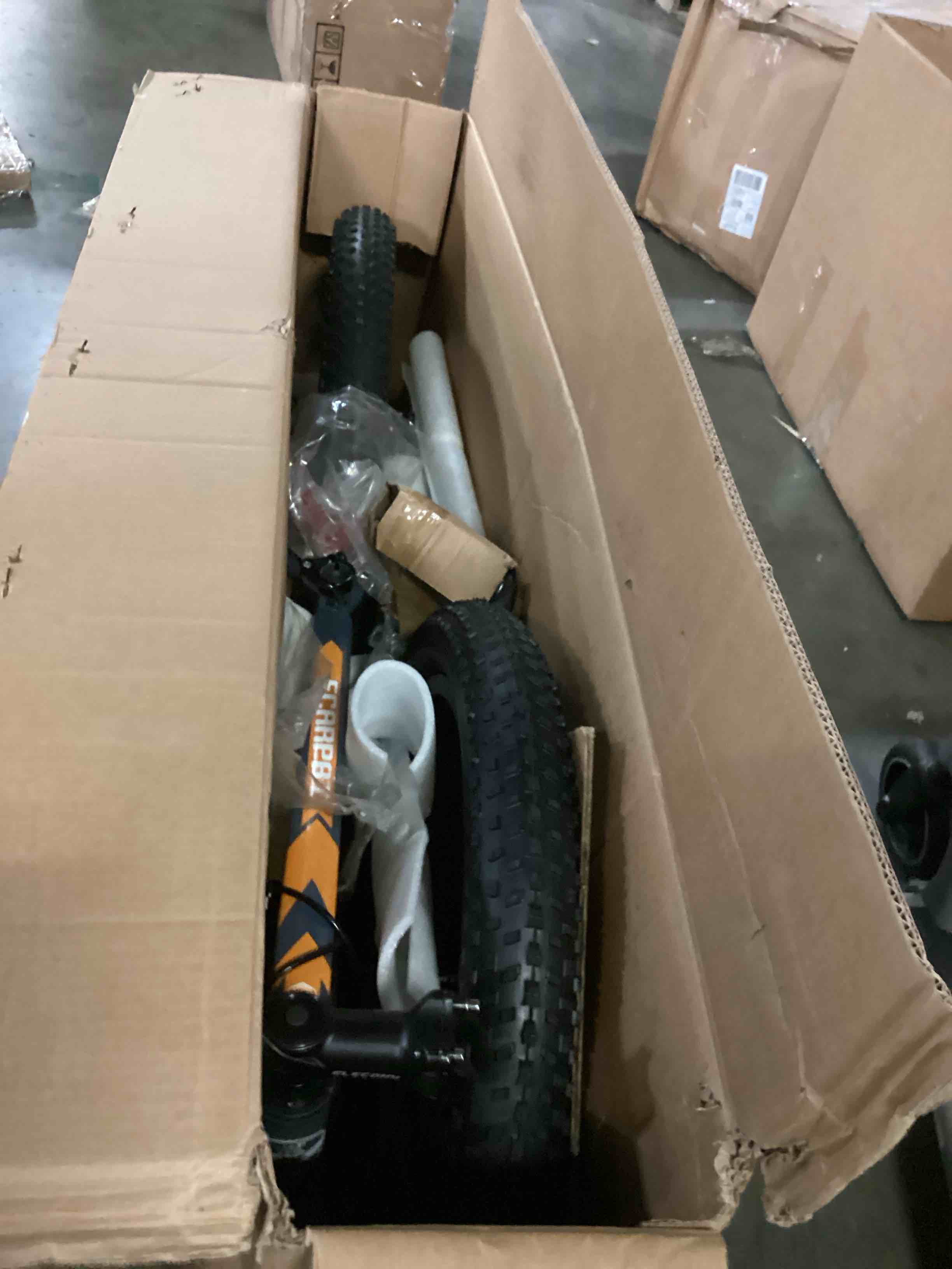 https://s3.amazonaws.com/lotting-images-prod/bidfta/BLU5865566_1720633034790.jpeg