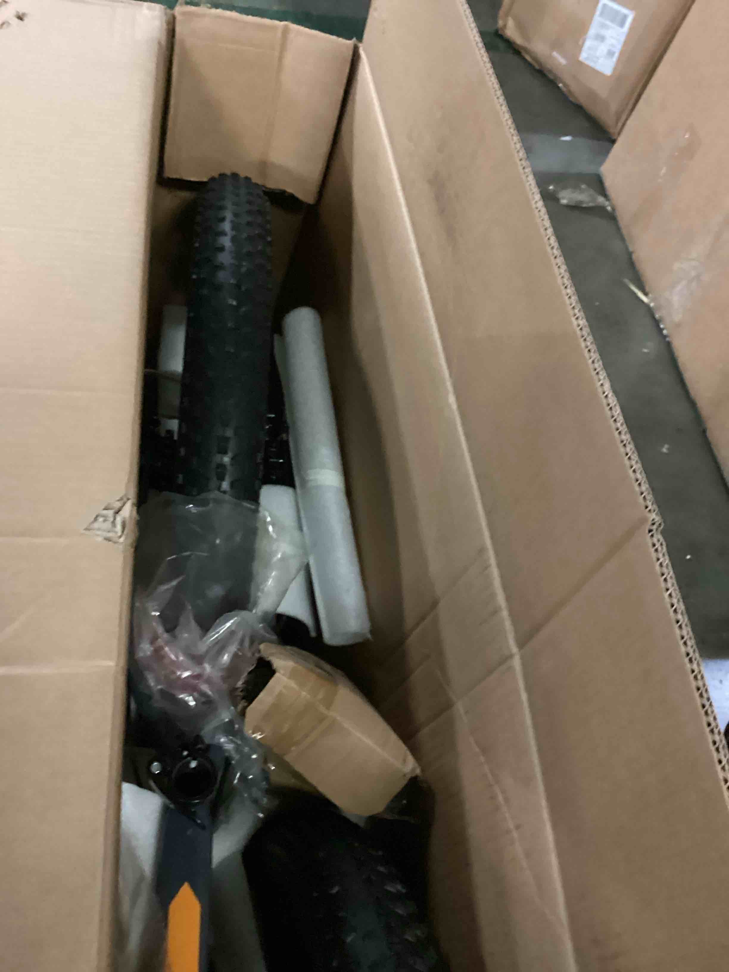 https://s3.amazonaws.com/lotting-images-prod/bidfta/BLU5865566_1720633037401.jpeg