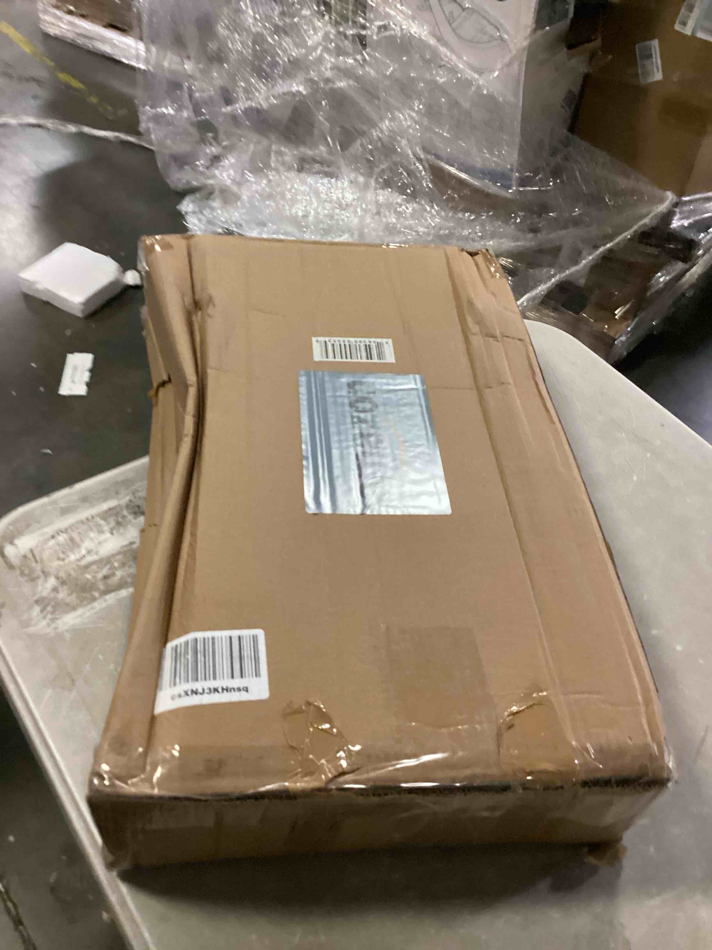 https://s3.amazonaws.com/lotting-images-prod/bidfta/BLU5865746_1720722691135.jpeg