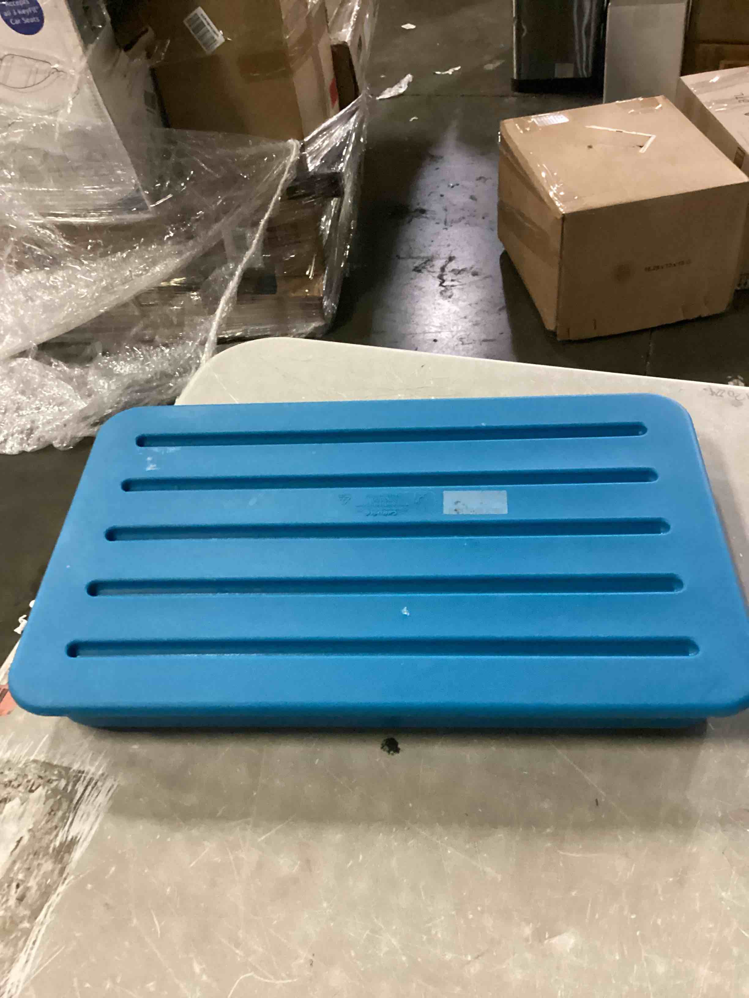 https://s3.amazonaws.com/lotting-images-prod/bidfta/BLU5865750_1720723181550.jpeg