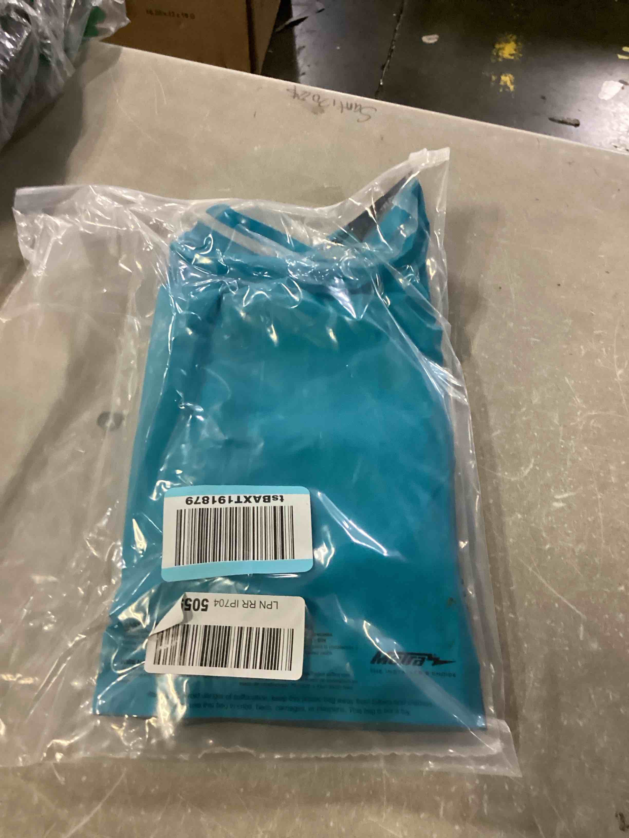 https://s3.amazonaws.com/lotting-images-prod/bidfta/BLU5865801_1720787936090.jpeg