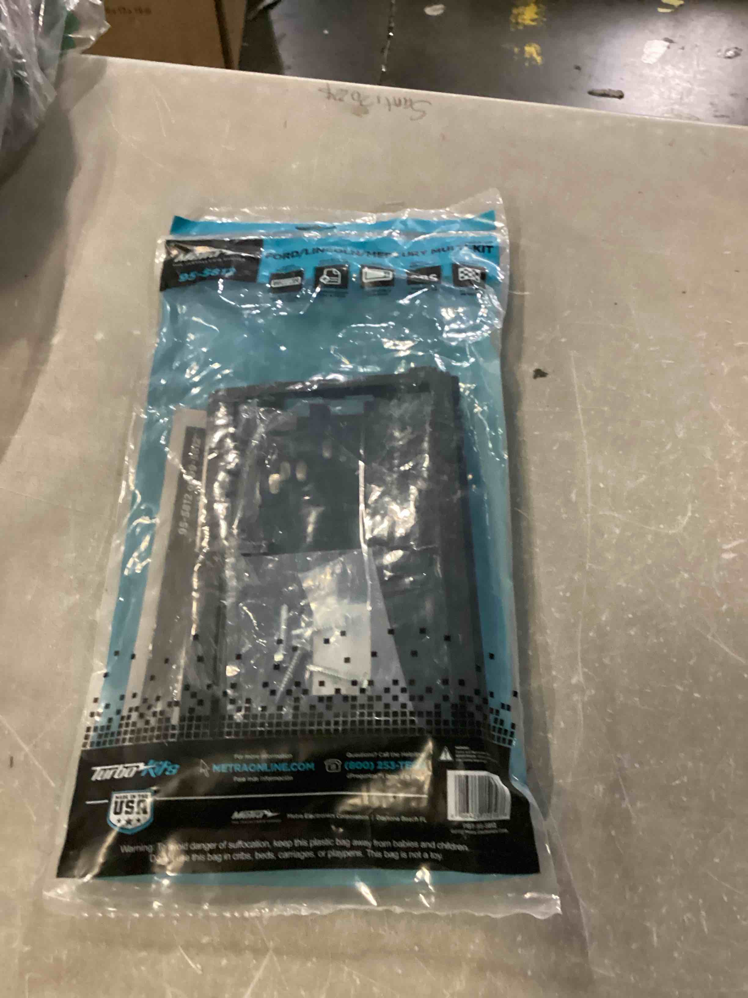 https://s3.amazonaws.com/lotting-images-prod/bidfta/BLU5865801_1720787953781.jpeg
