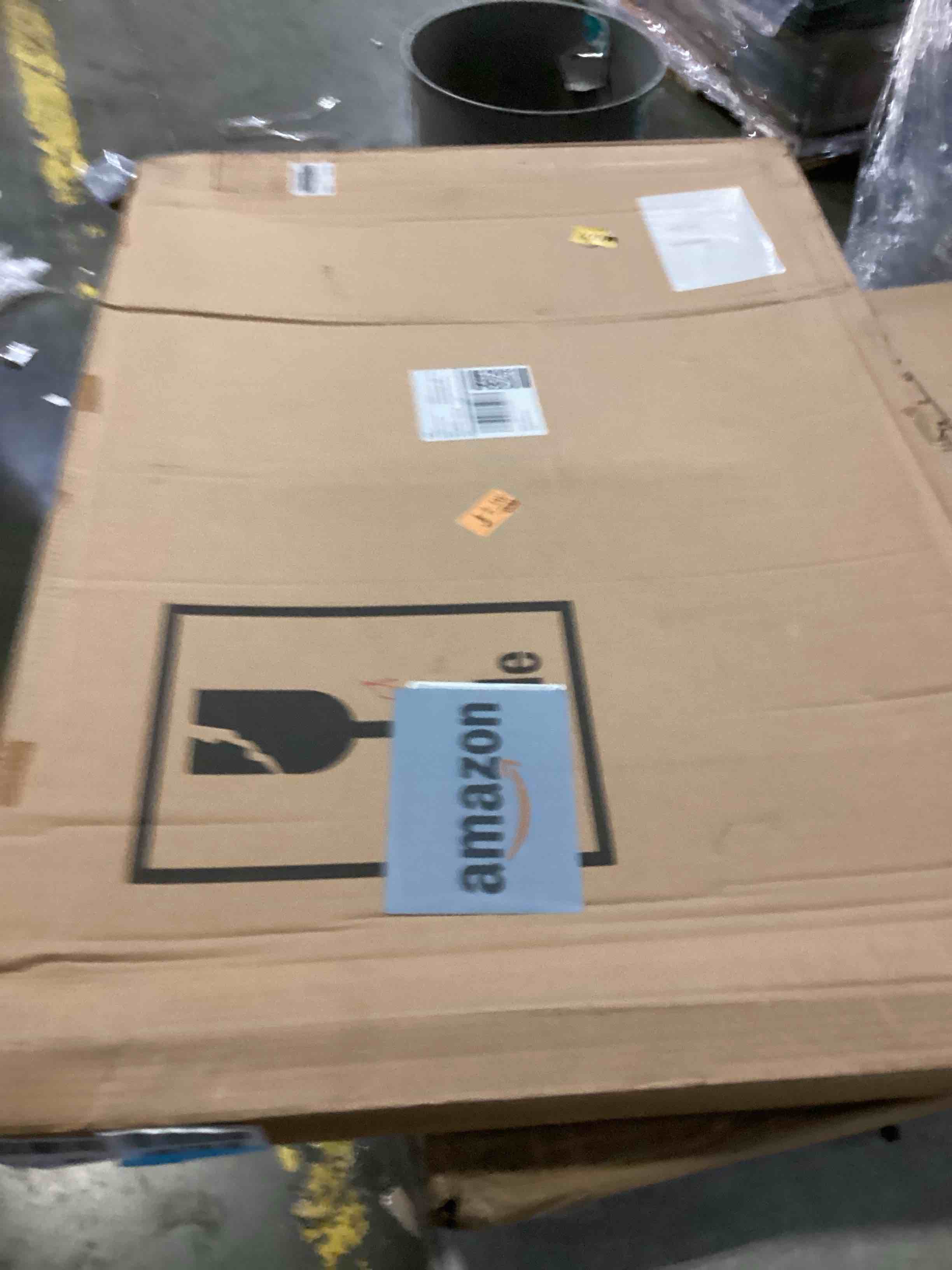 https://s3.amazonaws.com/lotting-images-prod/bidfta/BLU5866091_1721223574582.jpeg