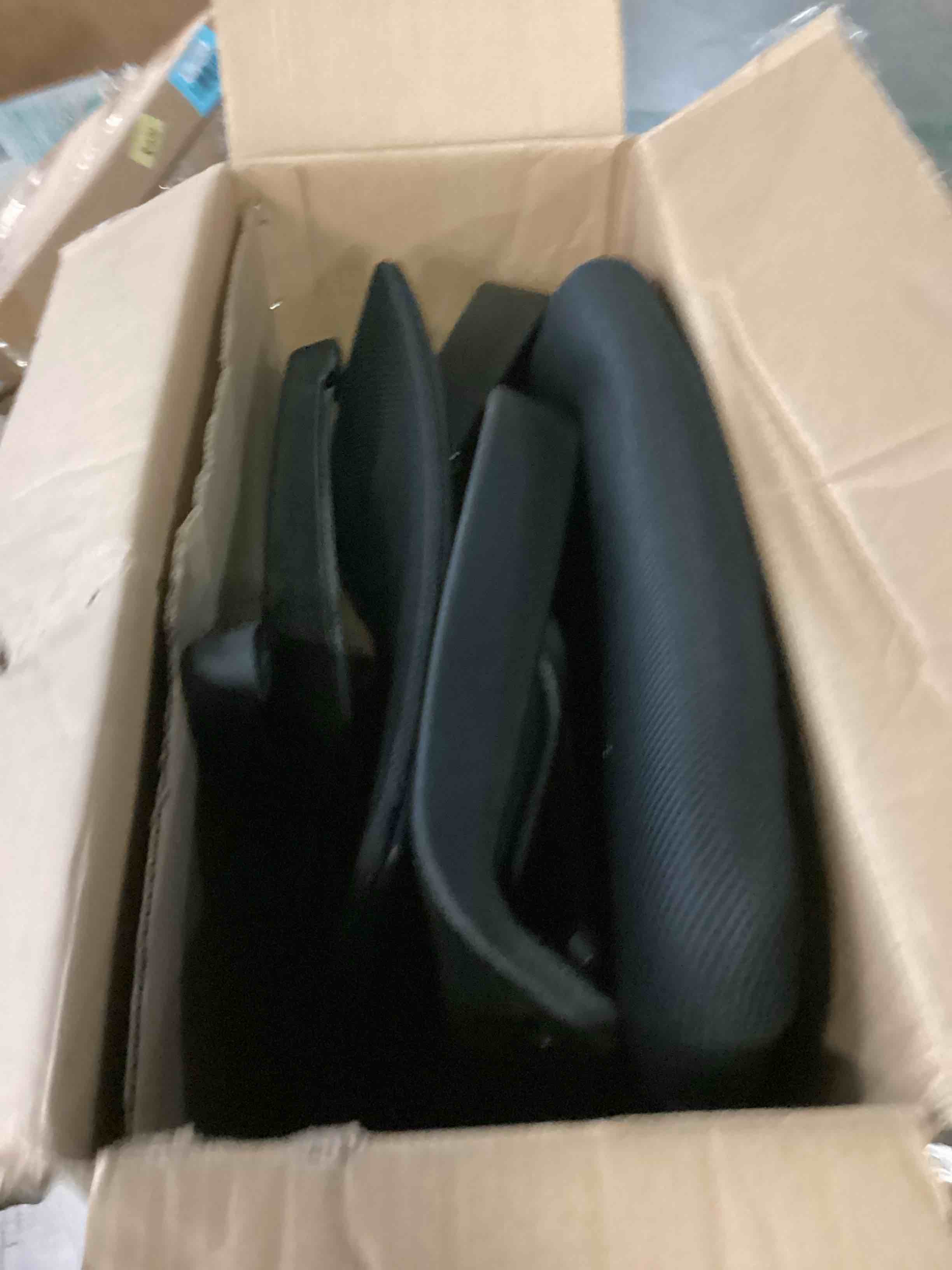 https://s3.amazonaws.com/lotting-images-prod/bidfta/BLU5866348_1721321972506.jpeg