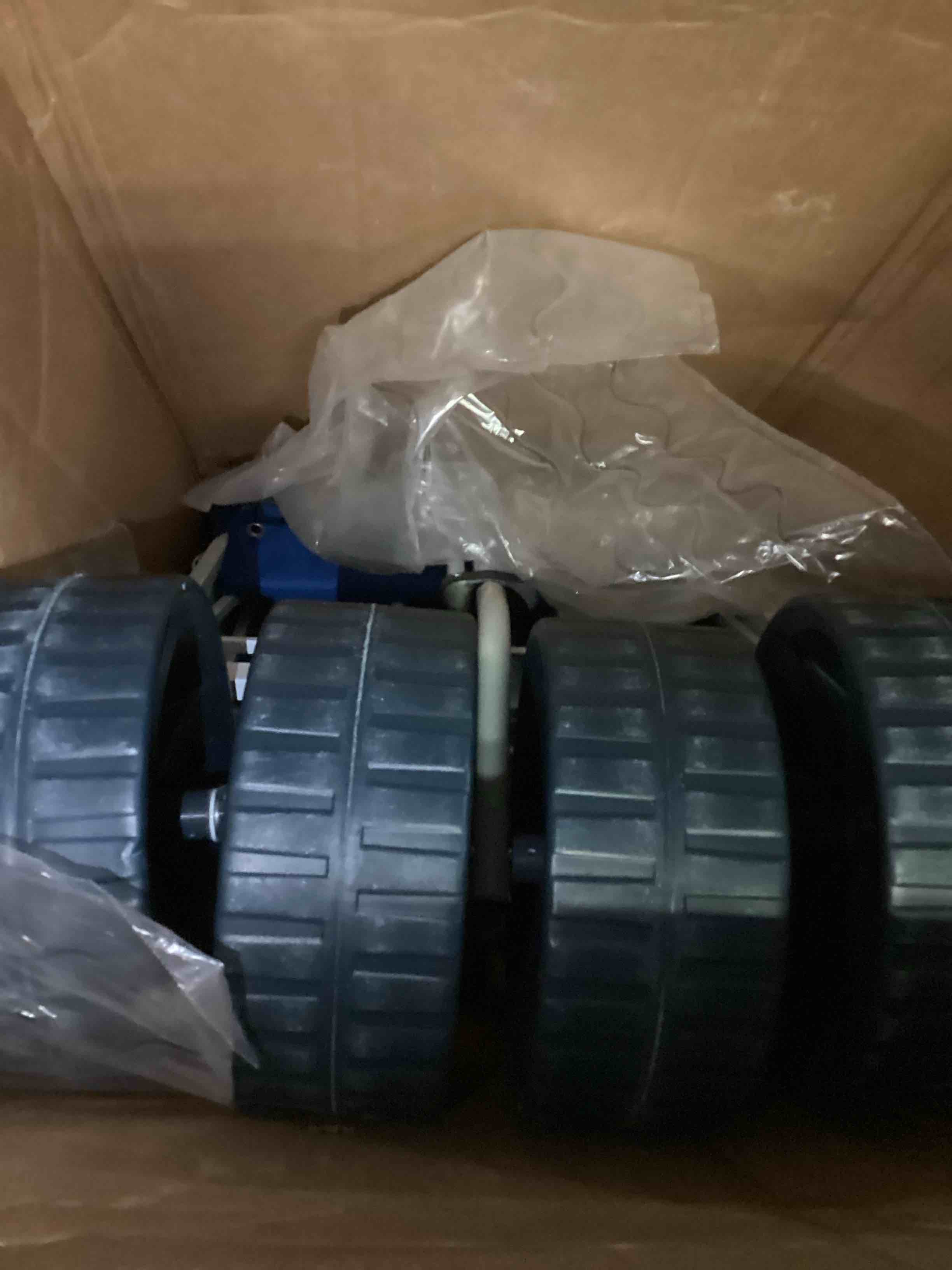 https://s3.amazonaws.com/lotting-images-prod/bidfta/BLU5866453_1721399848994.jpeg