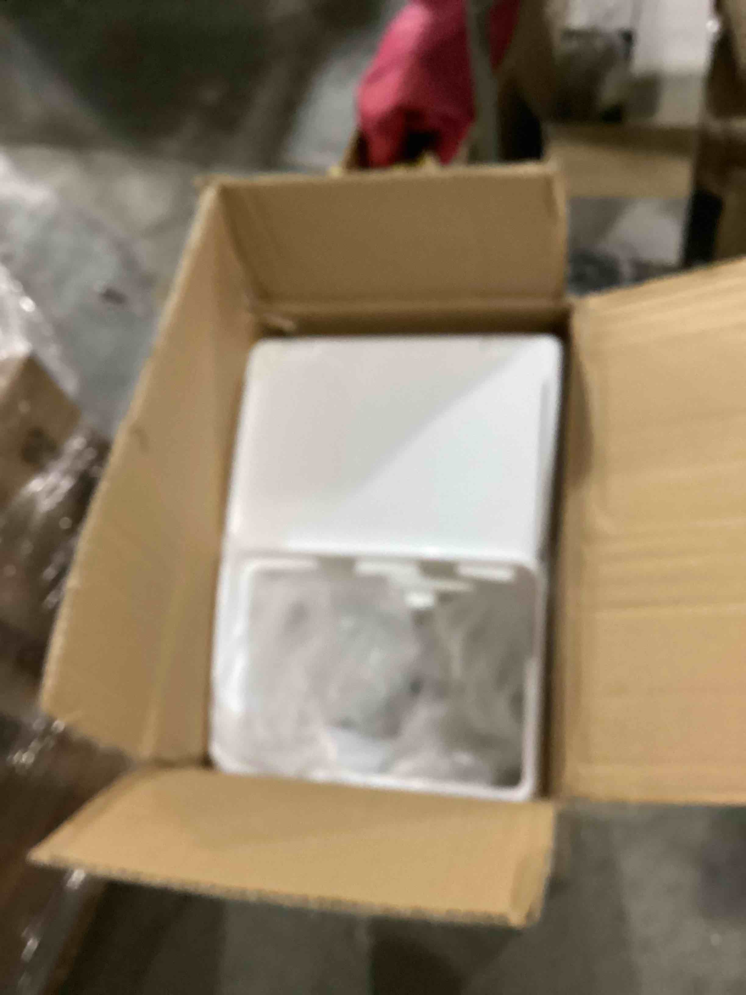 https://s3.amazonaws.com/lotting-images-prod/bidfta/BLU5866958_1721322097344.jpeg