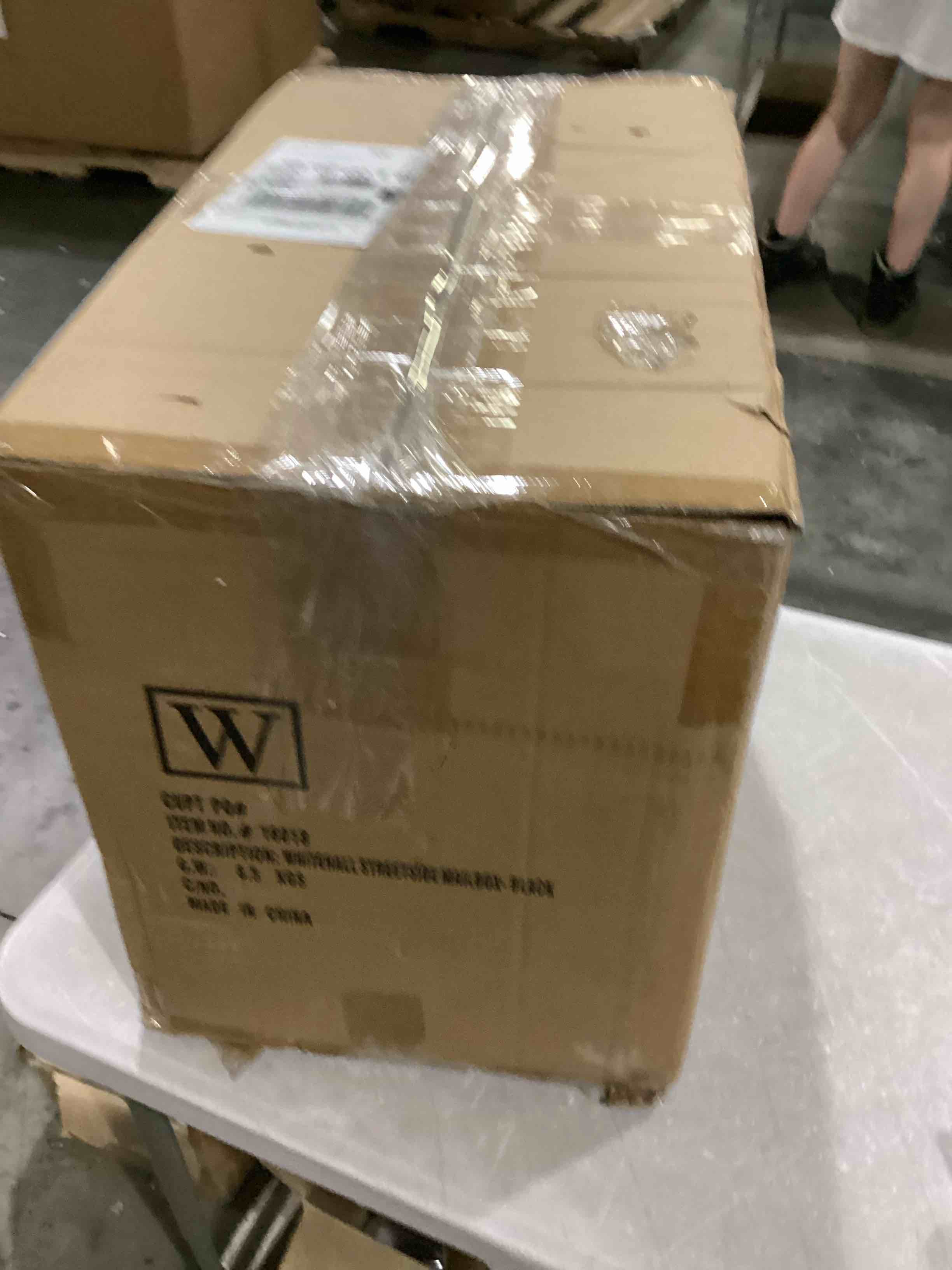 https://s3.amazonaws.com/lotting-images-prod/bidfta/BLU5867189_1721820285364.jpeg