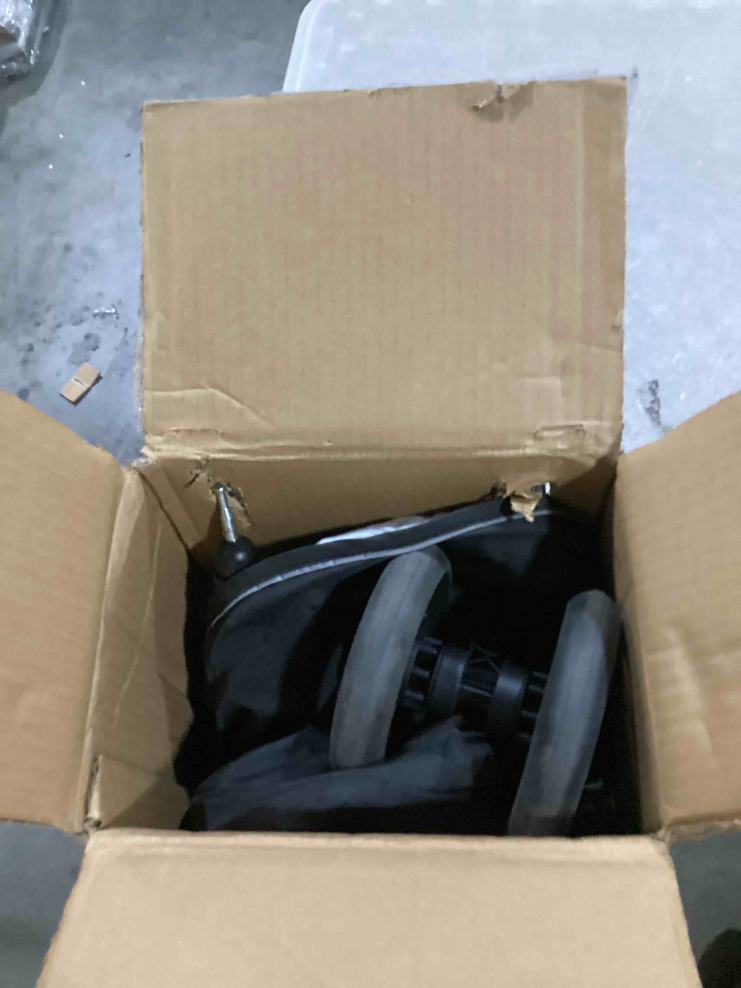 https://s3.amazonaws.com/lotting-images-prod/bidfta/BLU5867443_1722259526837.jpeg