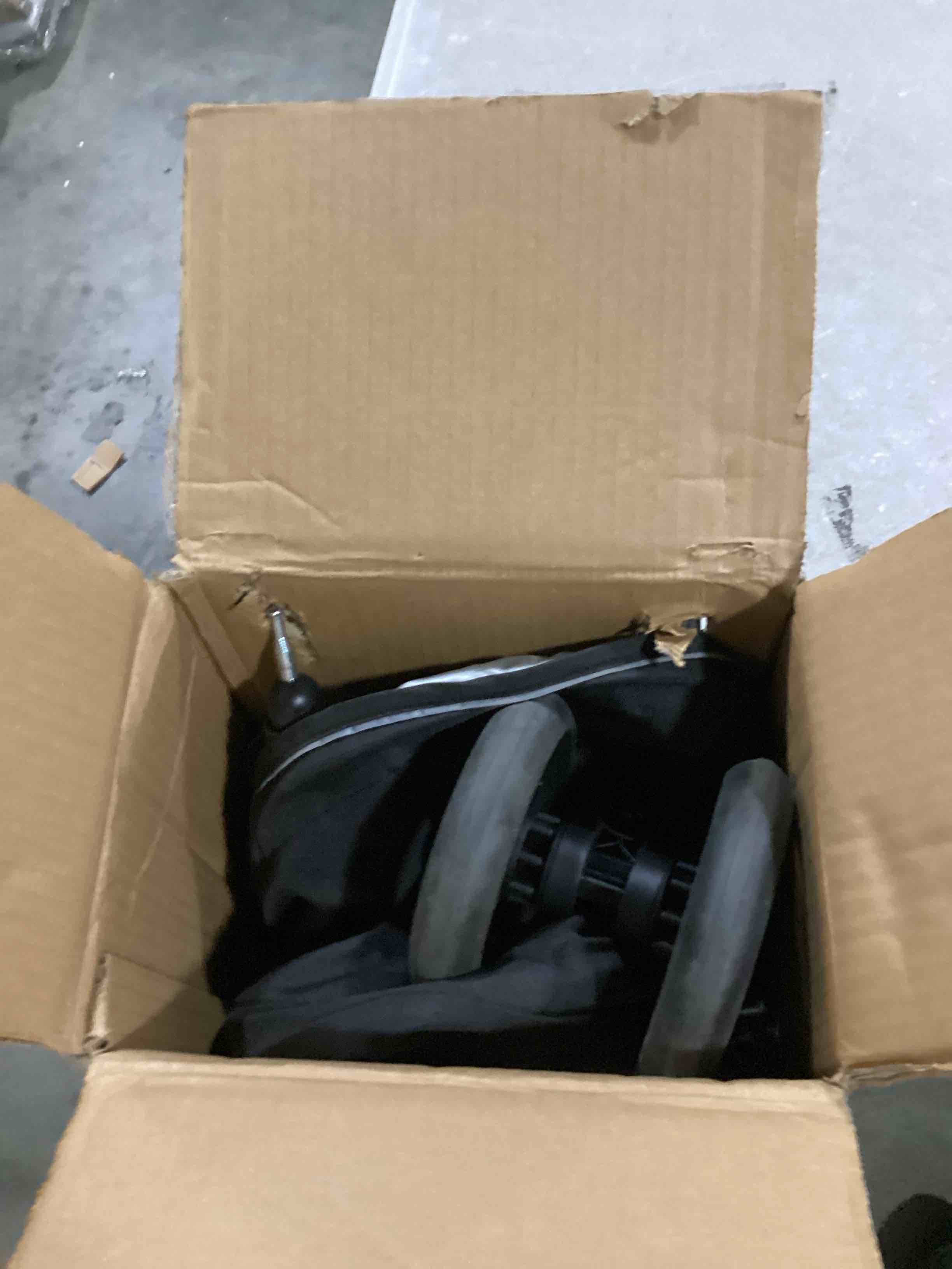 https://s3.amazonaws.com/lotting-images-prod/bidfta/BLU5867443_1722259528162.jpeg