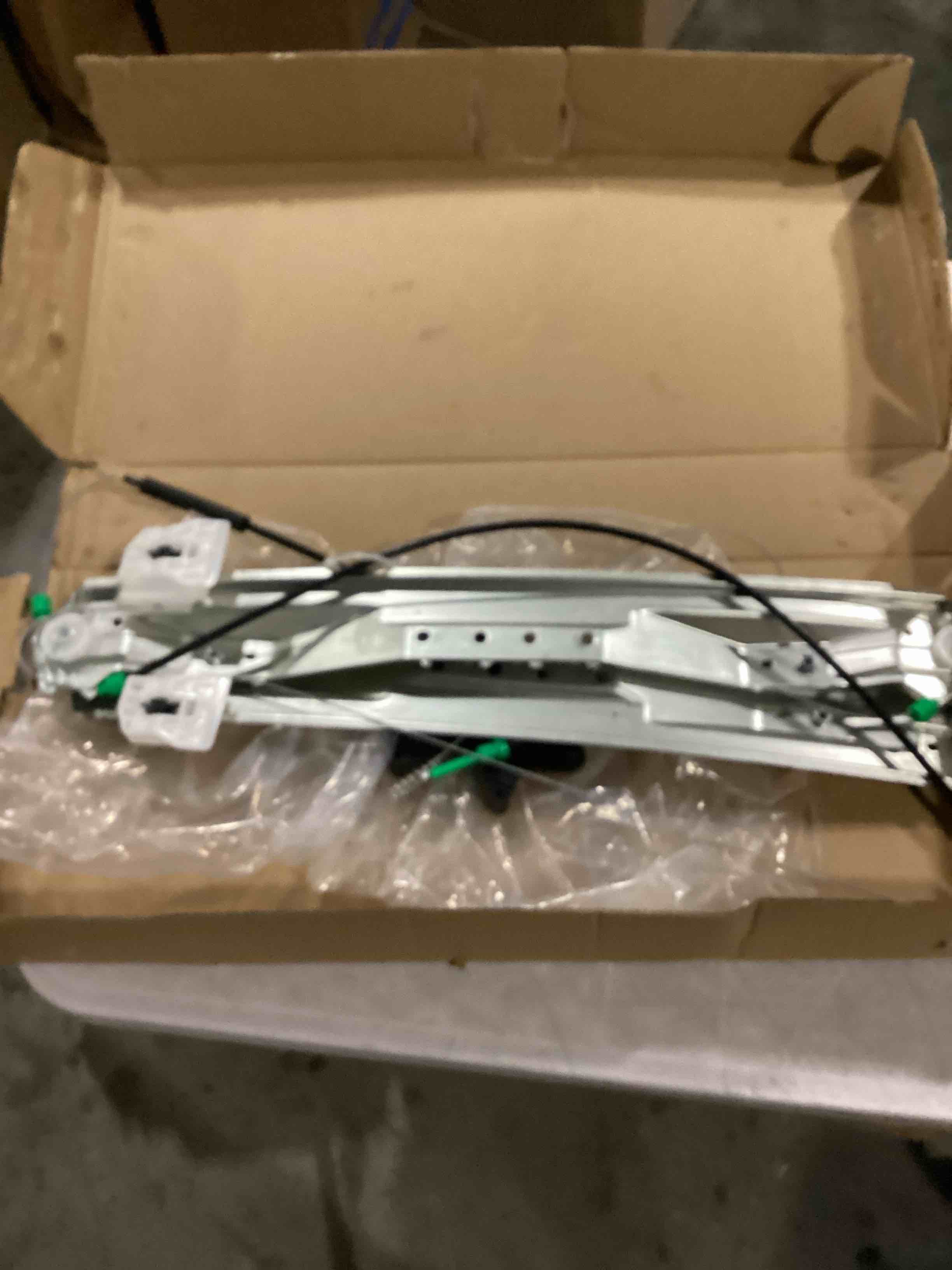 https://s3.amazonaws.com/lotting-images-prod/bidfta/BLU5867479_1722268492988.jpeg