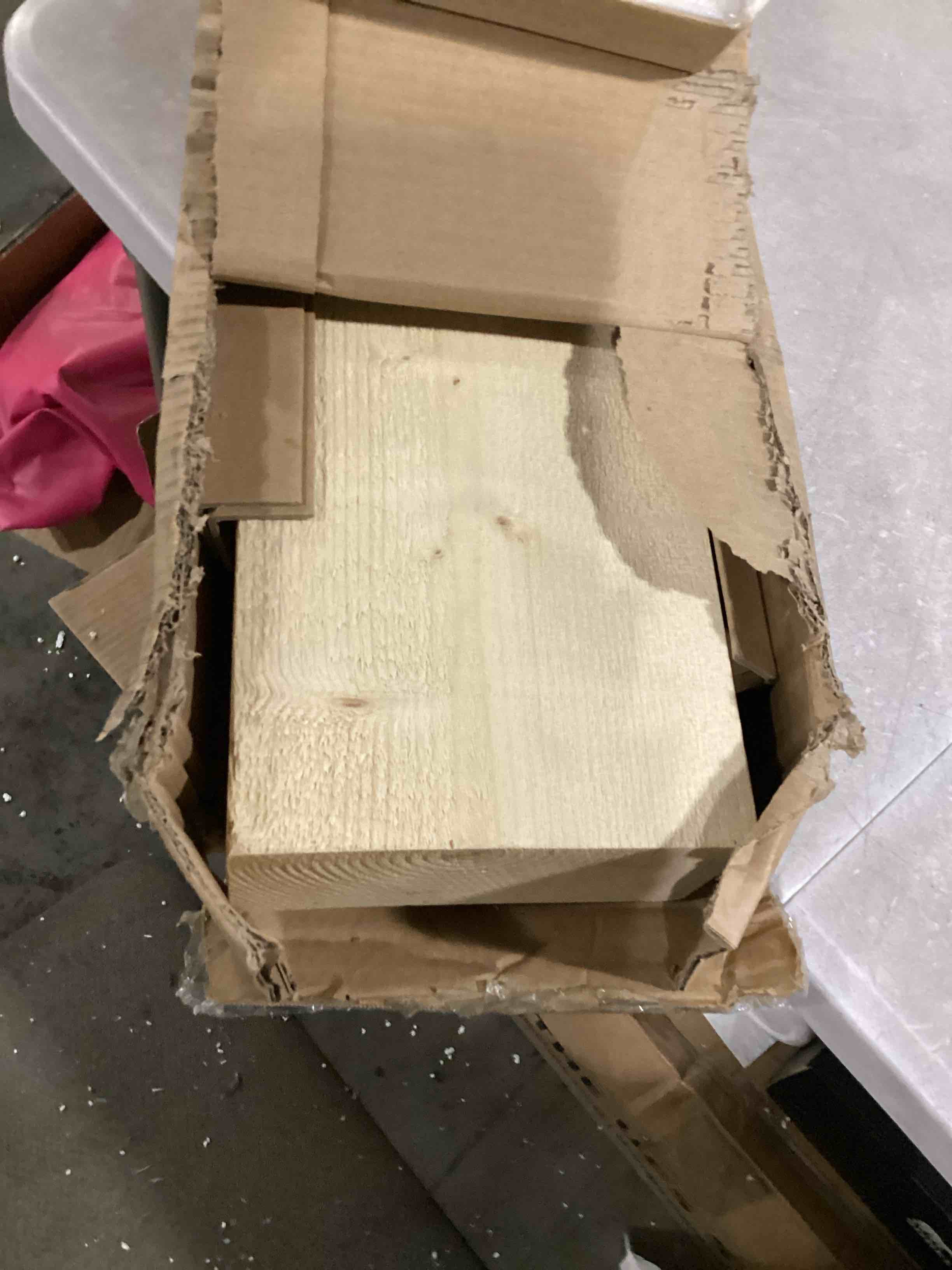 https://s3.amazonaws.com/lotting-images-prod/bidfta/BLU5867936_1722950214870.jpeg