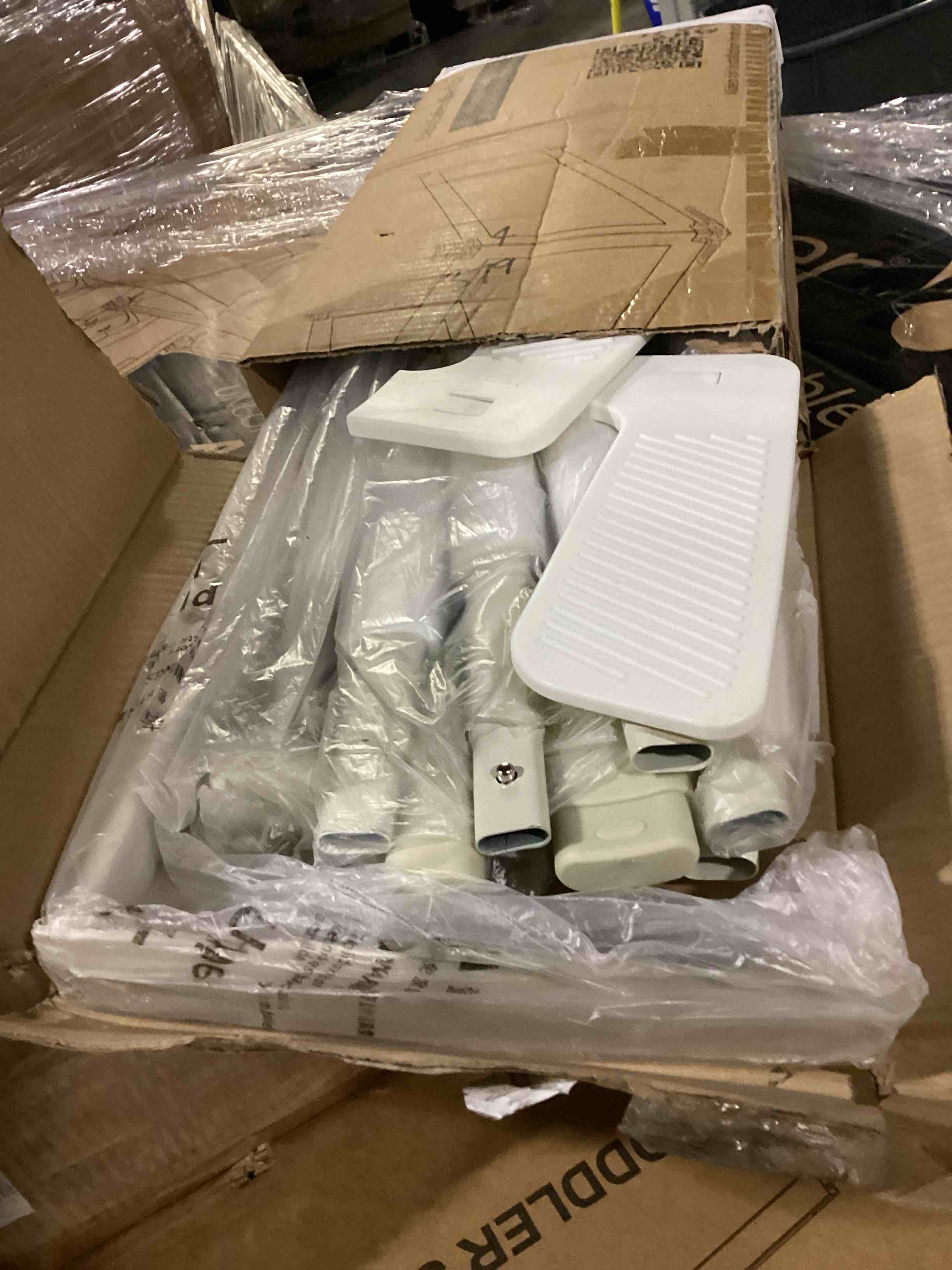 https://s3.amazonaws.com/lotting-images-prod/bidfta/BLU5868056_1723055419380.jpeg