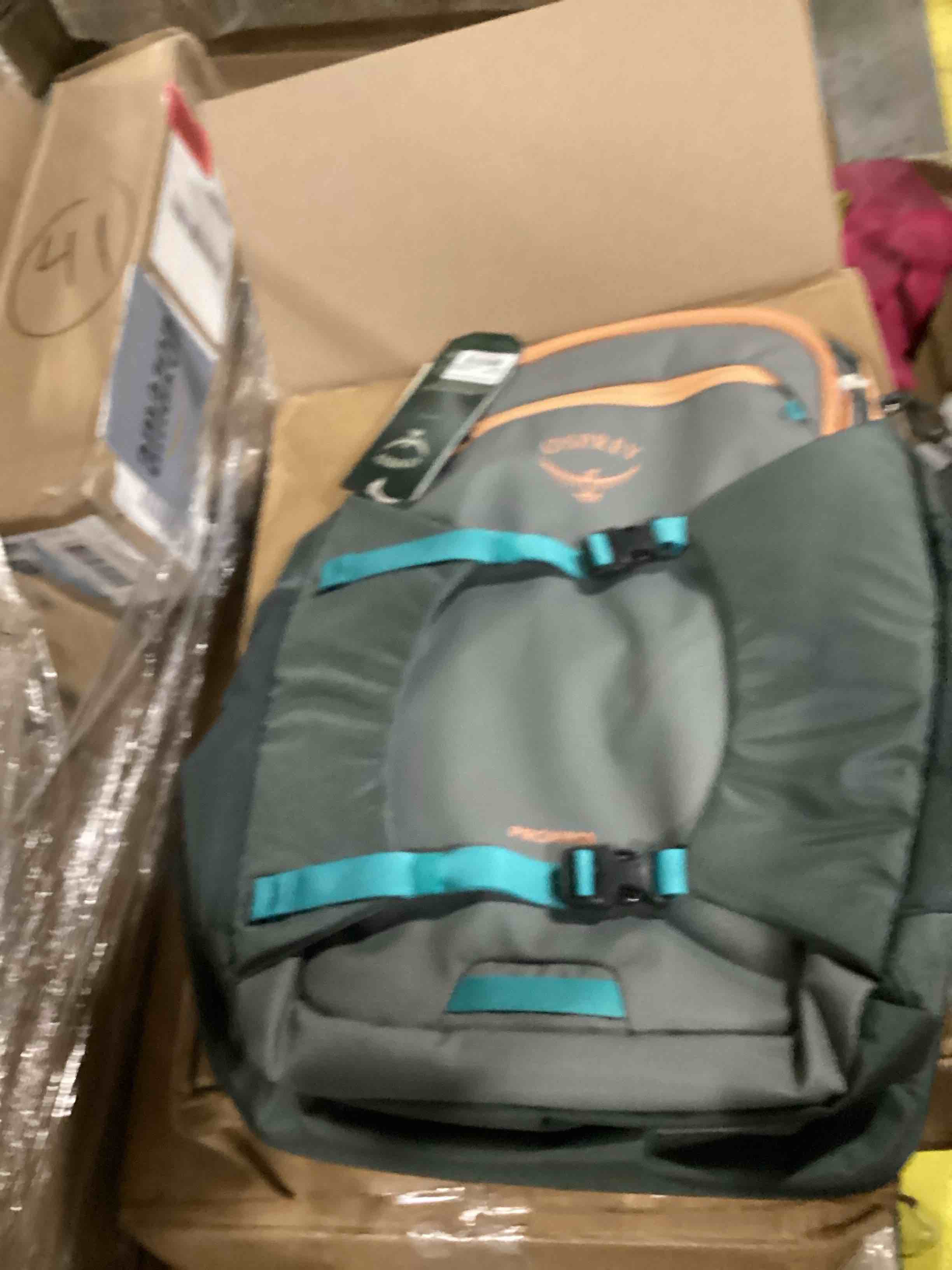 https://s3.amazonaws.com/lotting-images-prod/bidfta/BLU5868390_1723488898928.jpeg