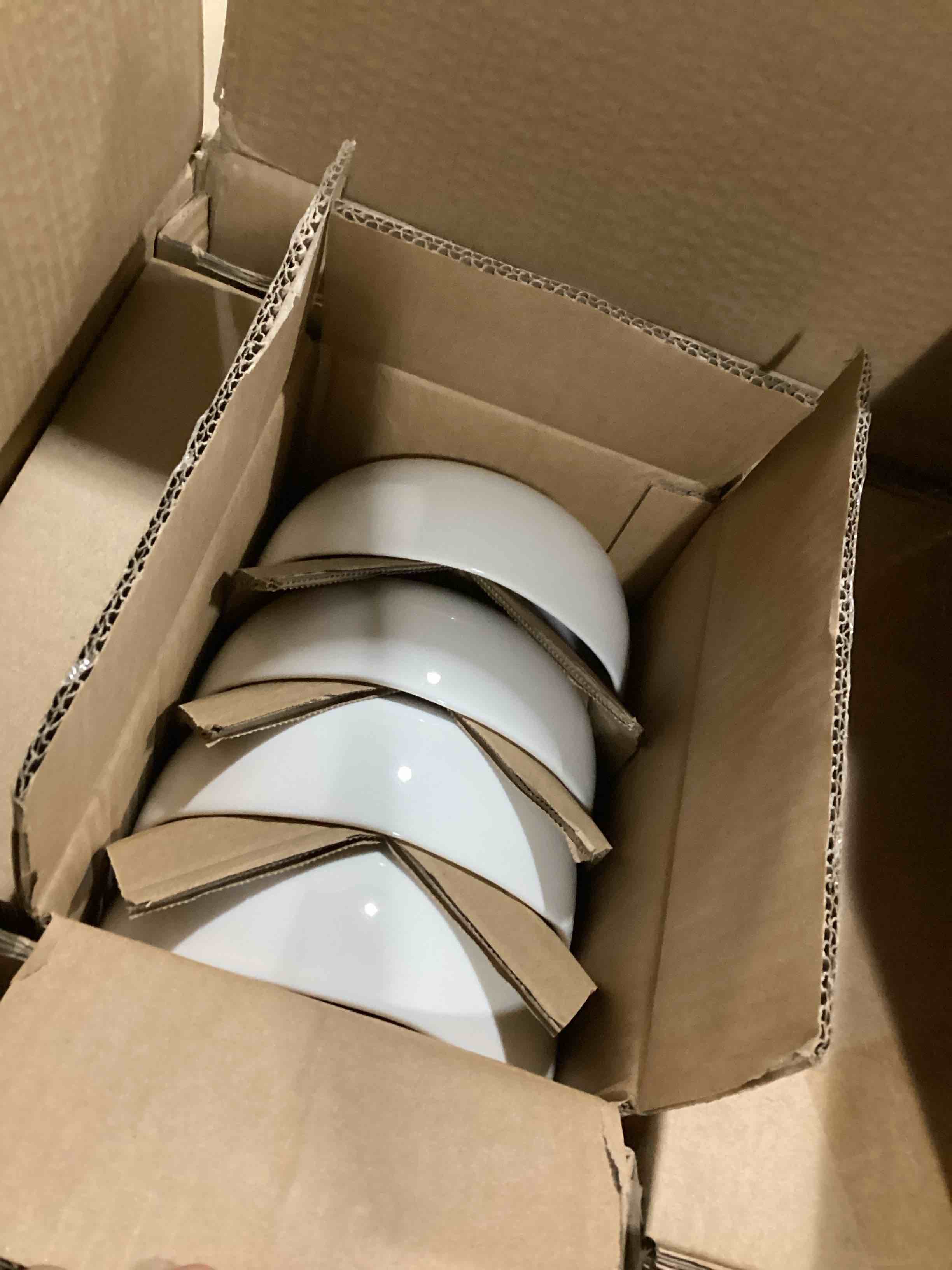 https://s3.amazonaws.com/lotting-images-prod/bidfta/BLU5869375_1723641937802.jpeg