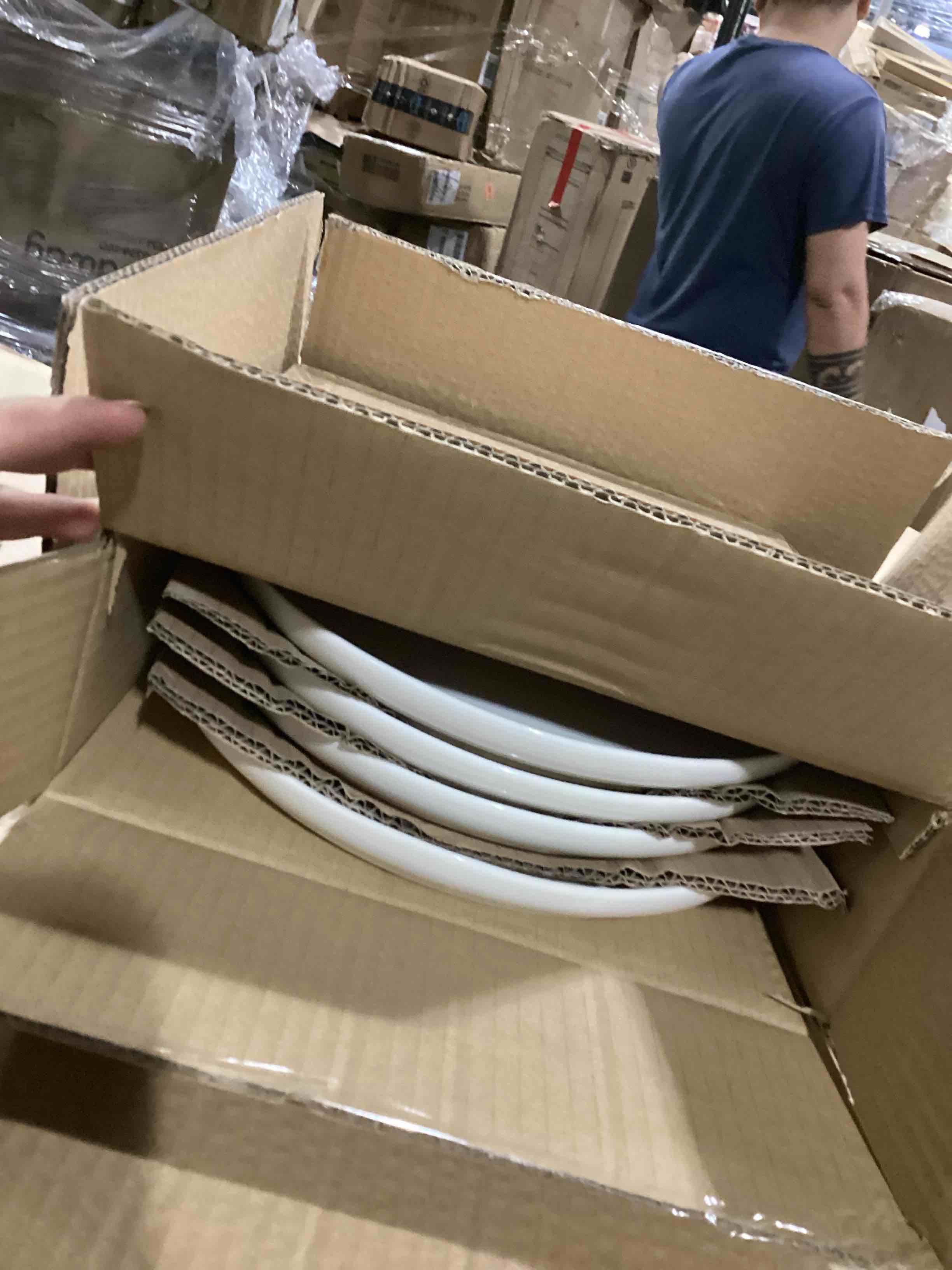 https://s3.amazonaws.com/lotting-images-prod/bidfta/BLU5869375_1723641987084.jpeg