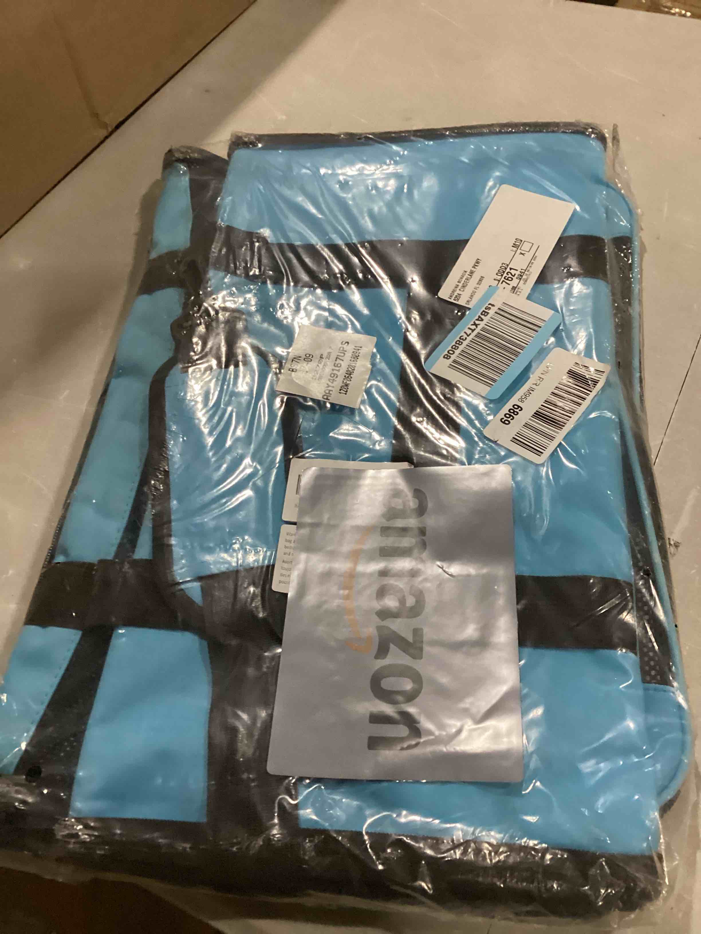https://s3.amazonaws.com/lotting-images-prod/bidfta/BLU5869449_1723655180798.jpeg