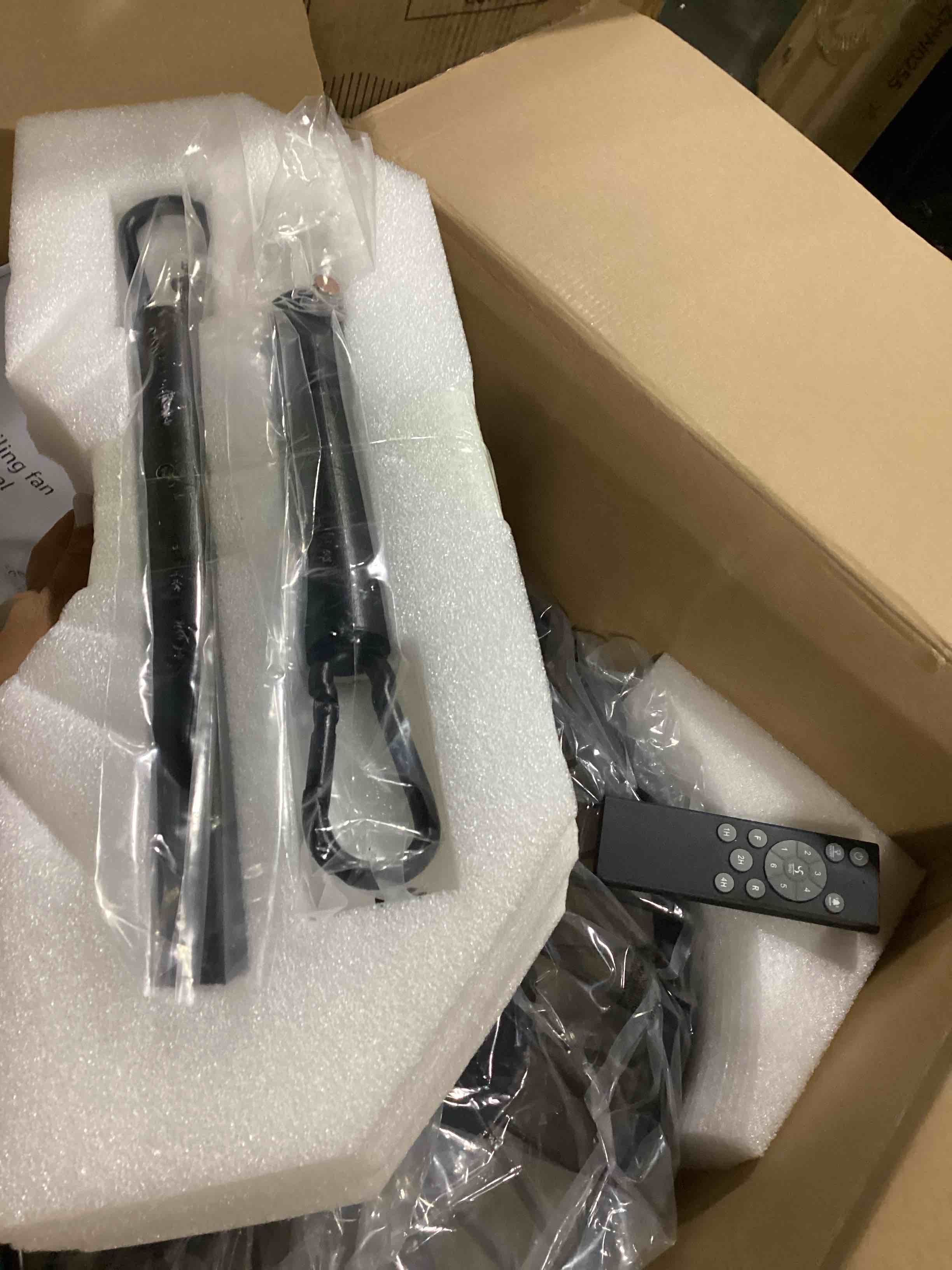 https://s3.amazonaws.com/lotting-images-prod/bidfta/BLU5869839_1724074429594.jpeg