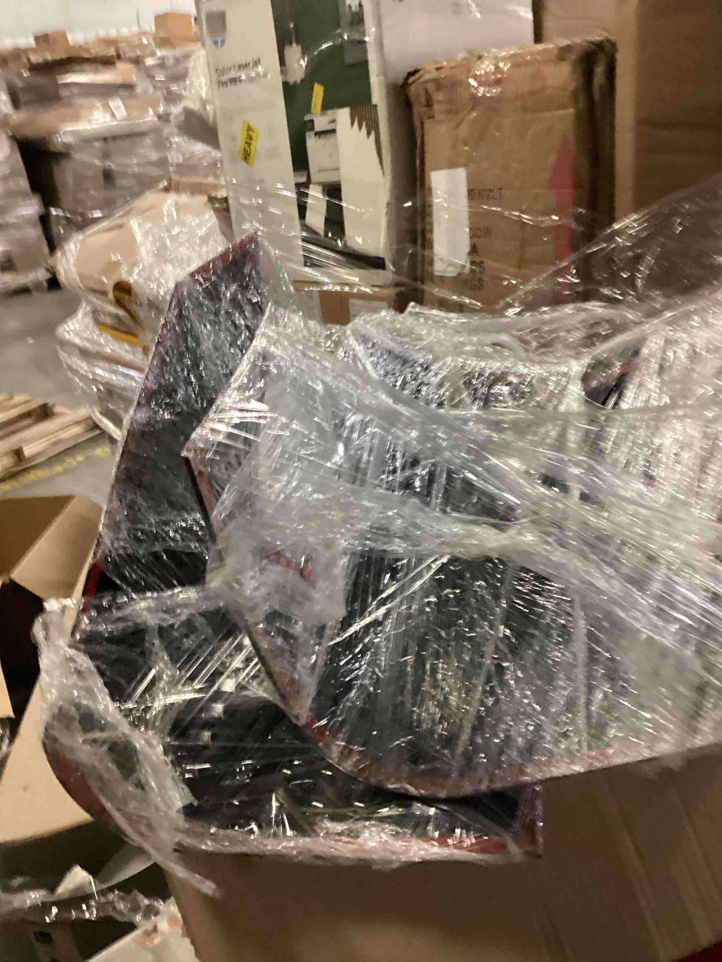 https://s3.amazonaws.com/lotting-images-prod/bidfta/BLU5869946_1722604317577.jpeg