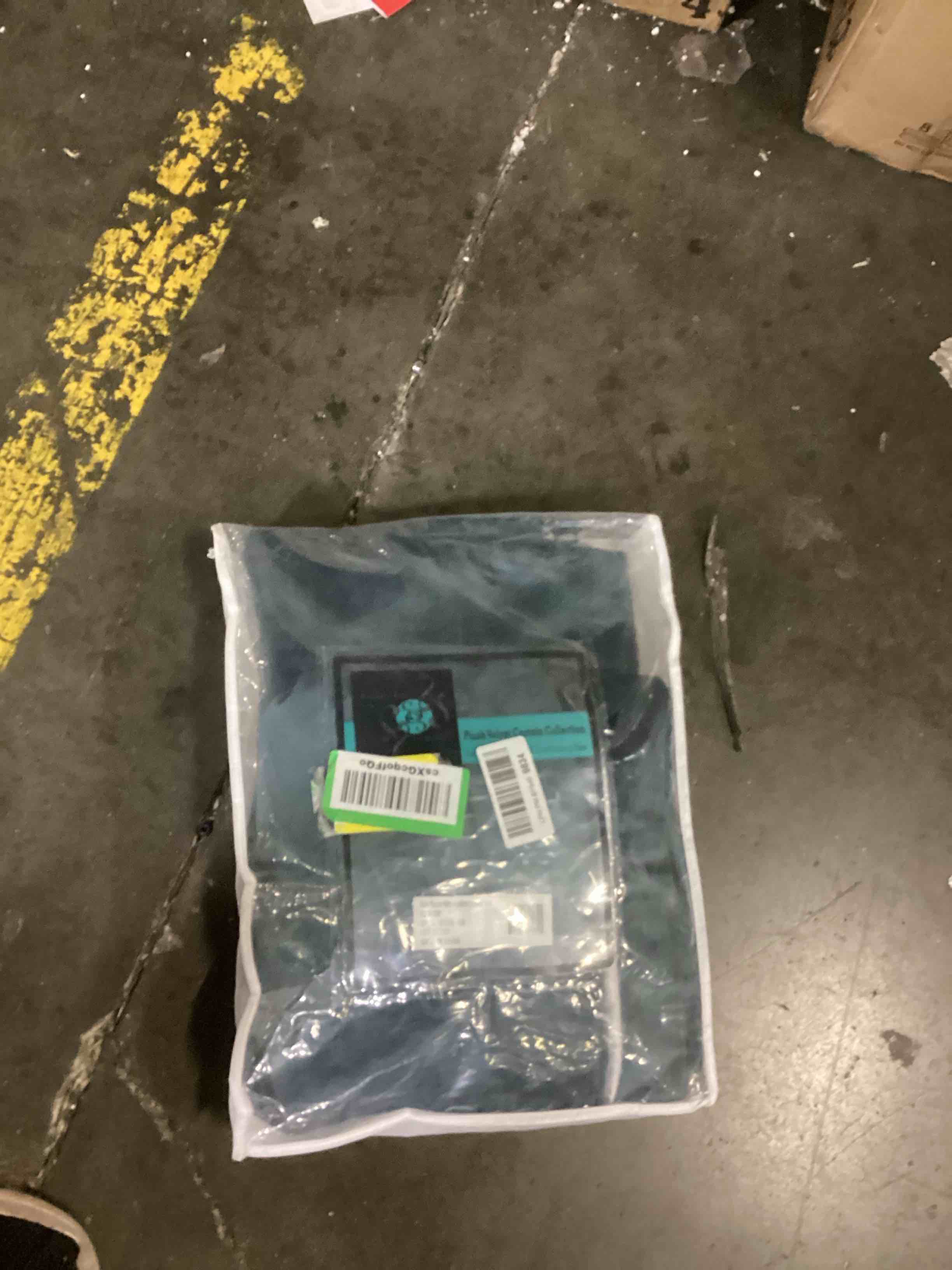 https://s3.amazonaws.com/lotting-images-prod/bidfta/BLU5872670_1725629330492.jpeg