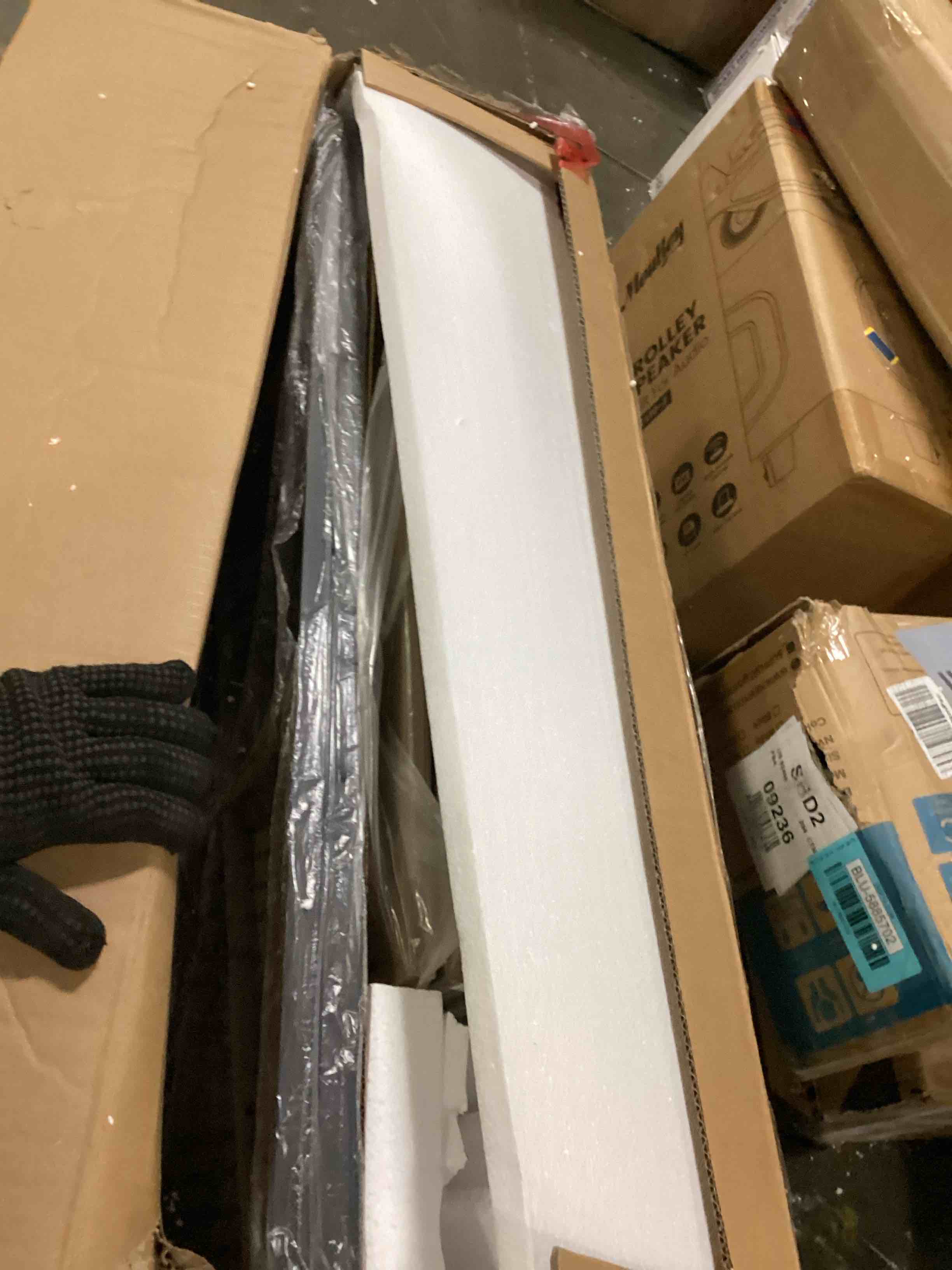 https://s3.amazonaws.com/lotting-images-prod/bidfta/BLU5873077_1719854672561.jpeg