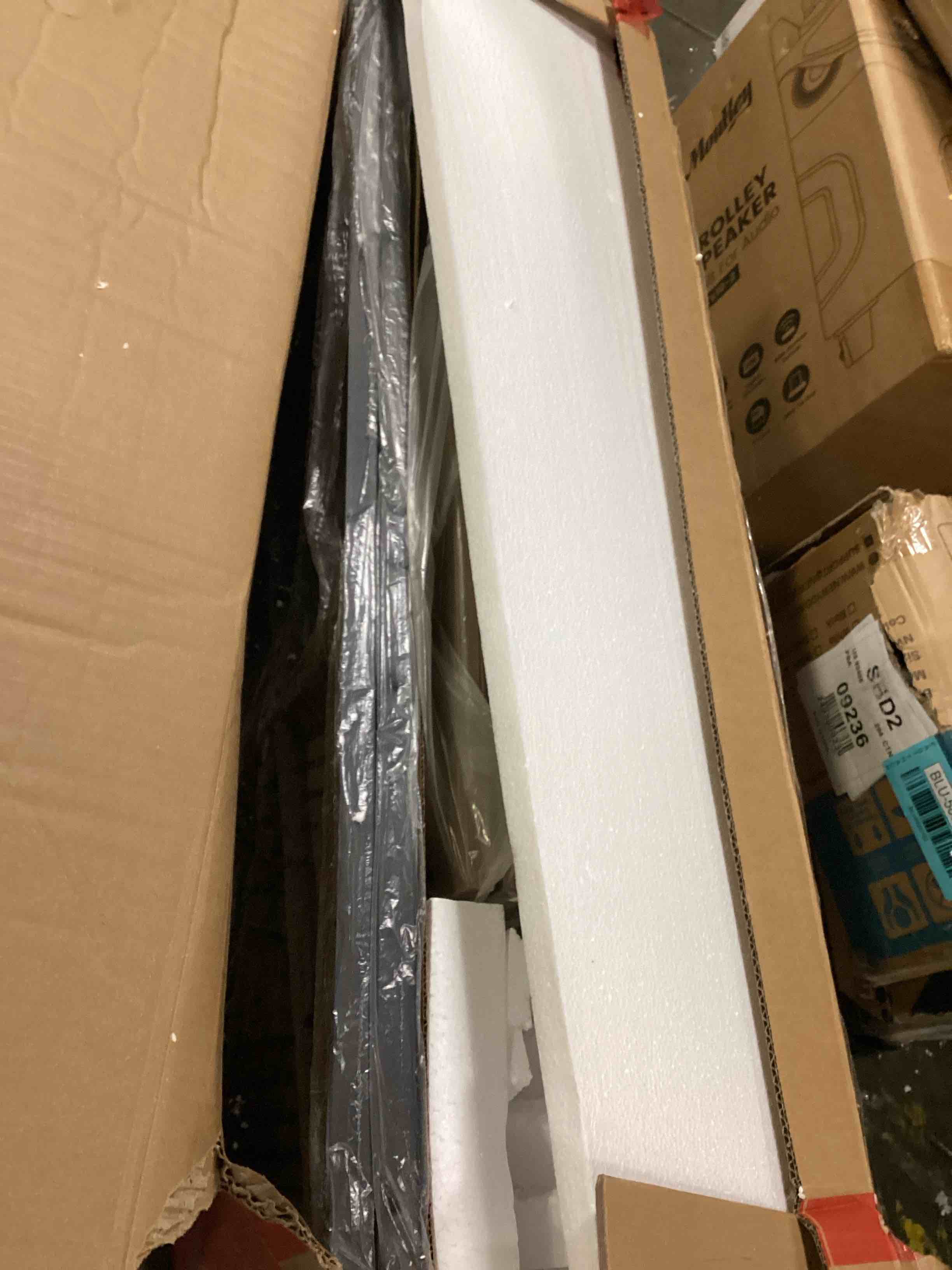 https://s3.amazonaws.com/lotting-images-prod/bidfta/BLU5873077_1719854674774.jpeg
