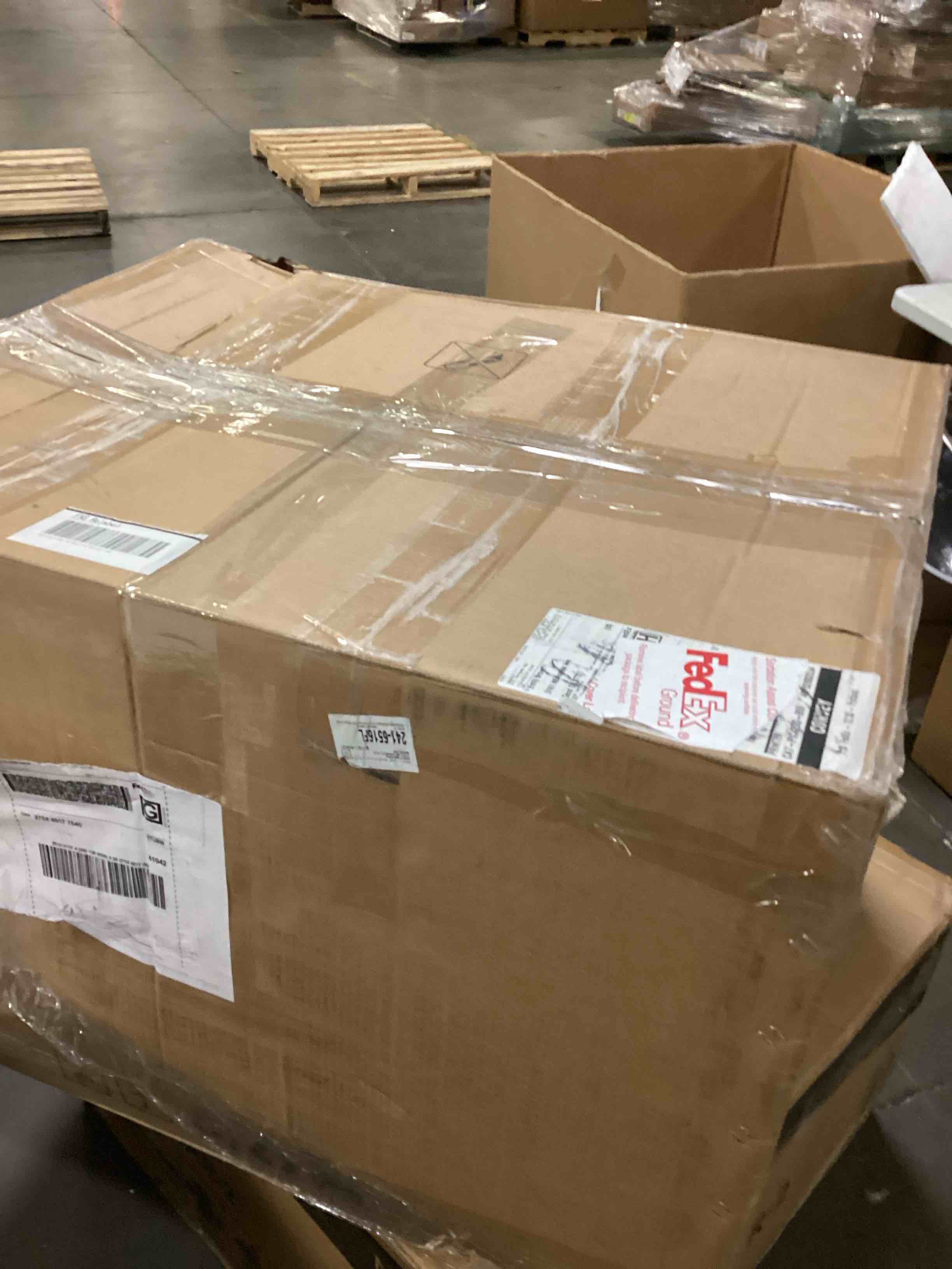 https://s3.amazonaws.com/lotting-images-prod/bidfta/BLU5873397_1720442042651.jpeg