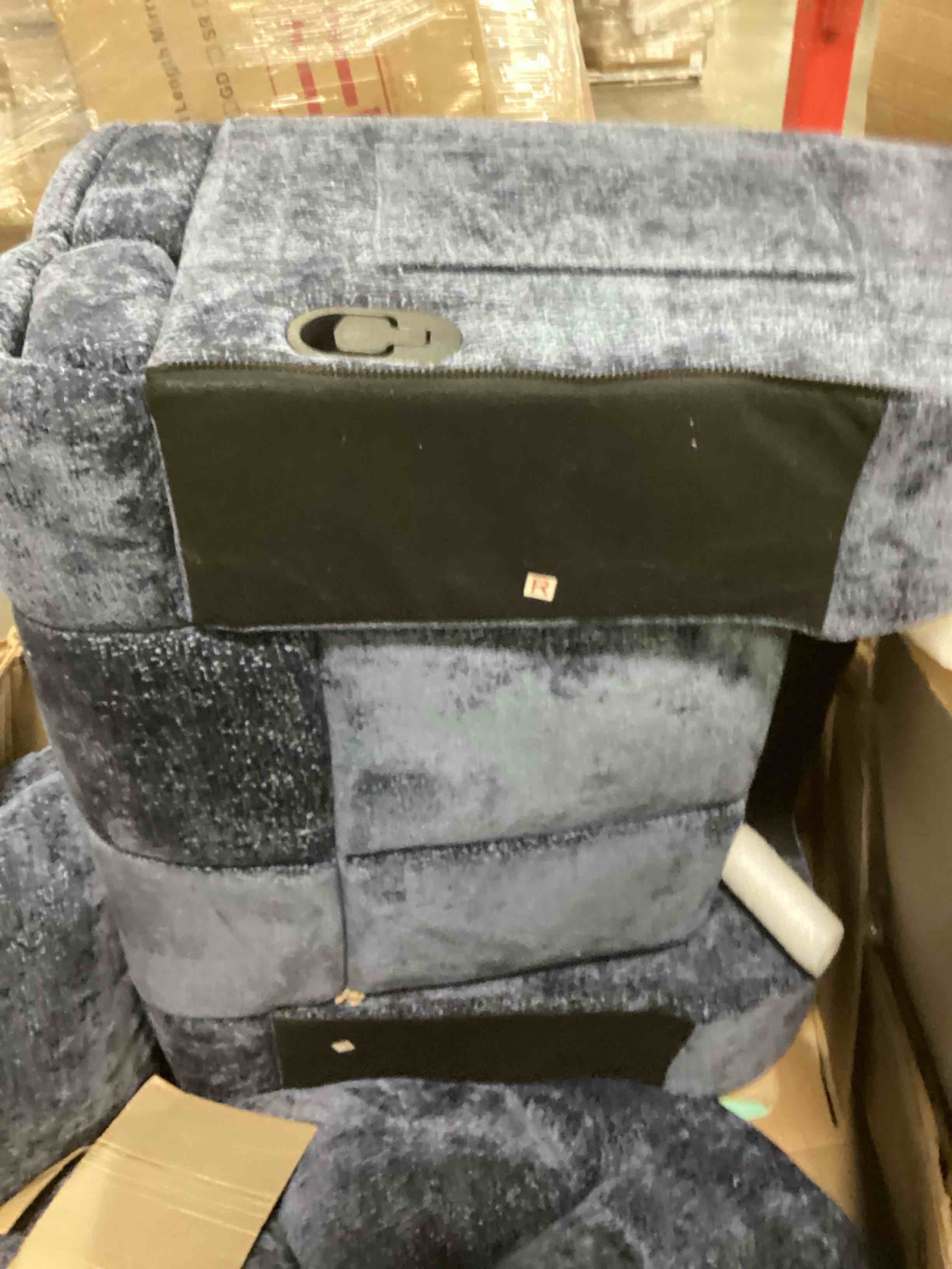 https://s3.amazonaws.com/lotting-images-prod/bidfta/BLU5873431_1720459319466.jpeg
