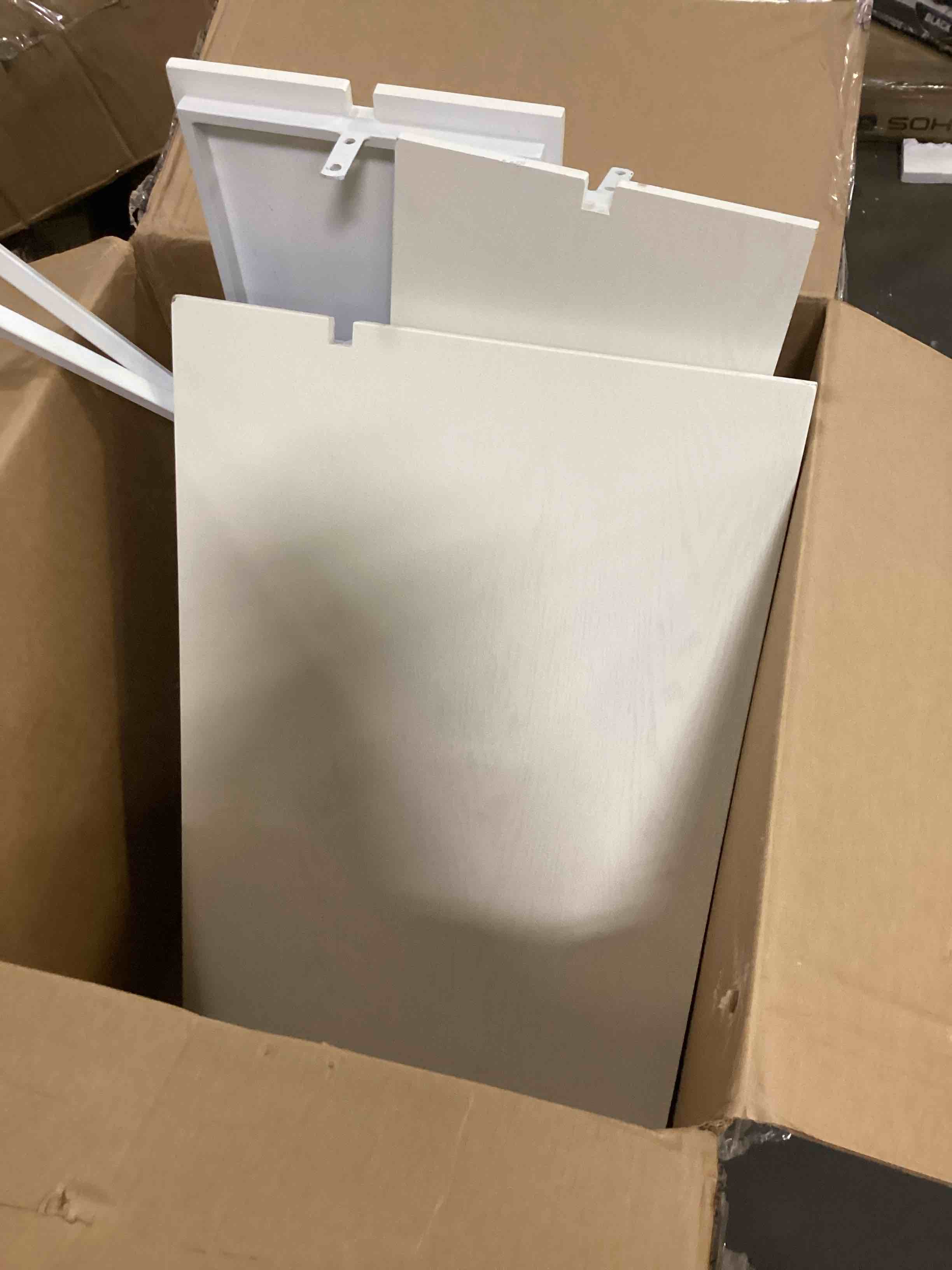 https://s3.amazonaws.com/lotting-images-prod/bidfta/BLU5873471_1720535270858.jpeg