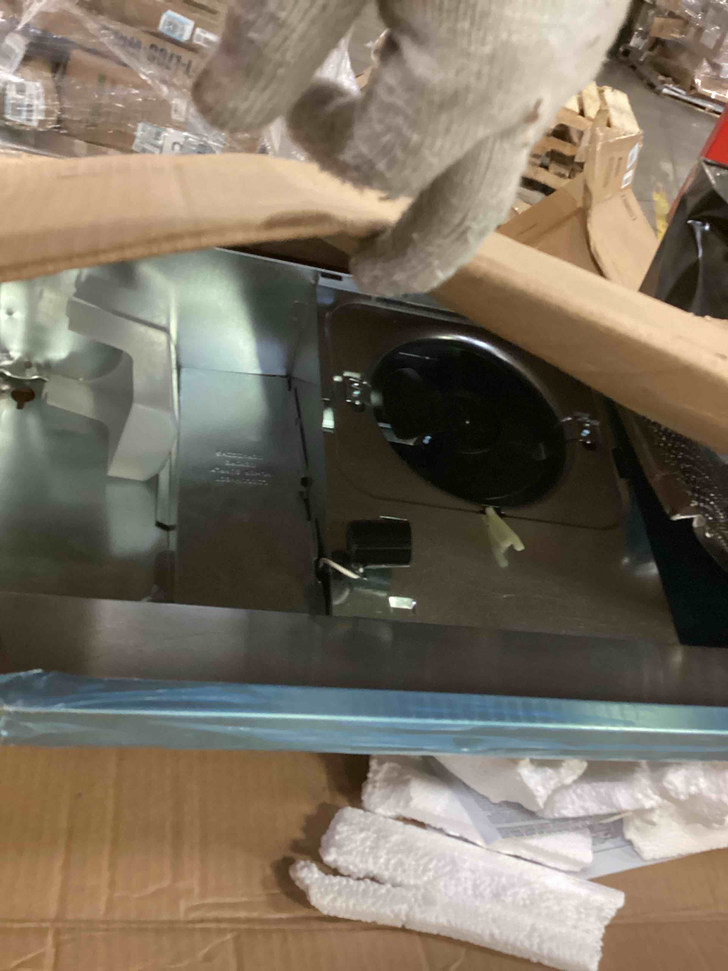 https://s3.amazonaws.com/lotting-images-prod/bidfta/BLU5873729_1720711854696.jpeg