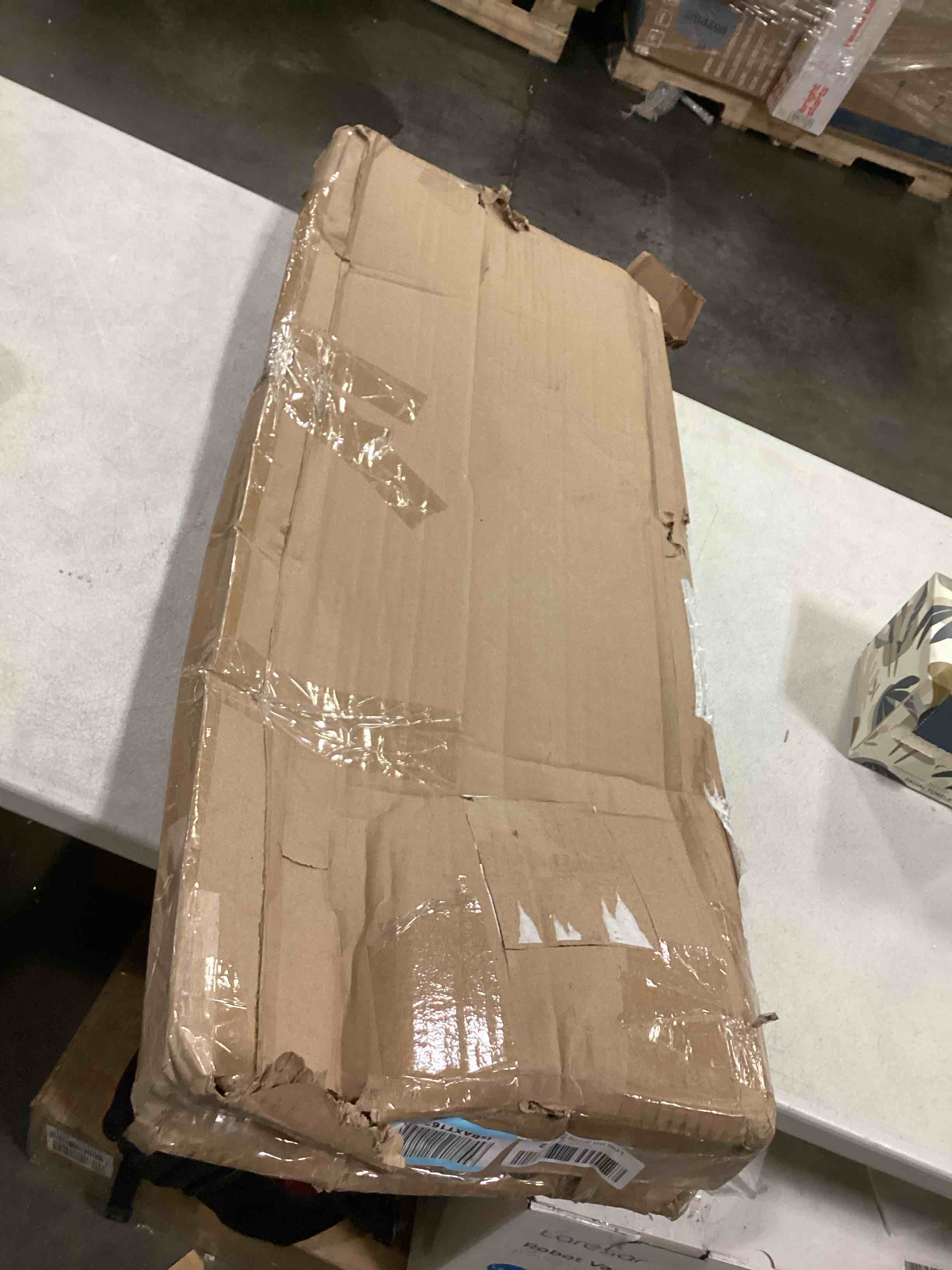 https://s3.amazonaws.com/lotting-images-prod/bidfta/BLU5873785_1720783146689.jpeg