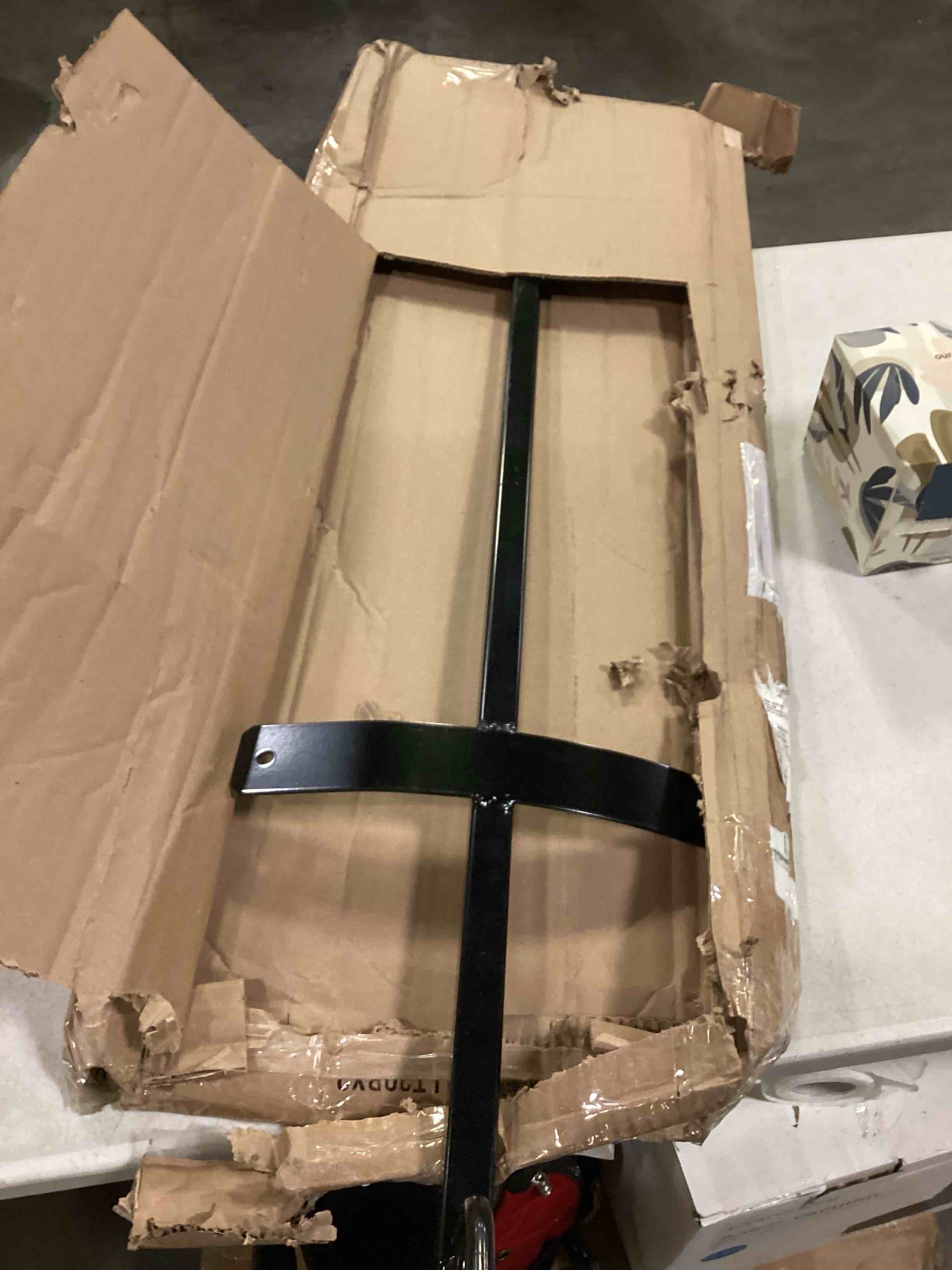 https://s3.amazonaws.com/lotting-images-prod/bidfta/BLU5873785_1720783186809.jpeg