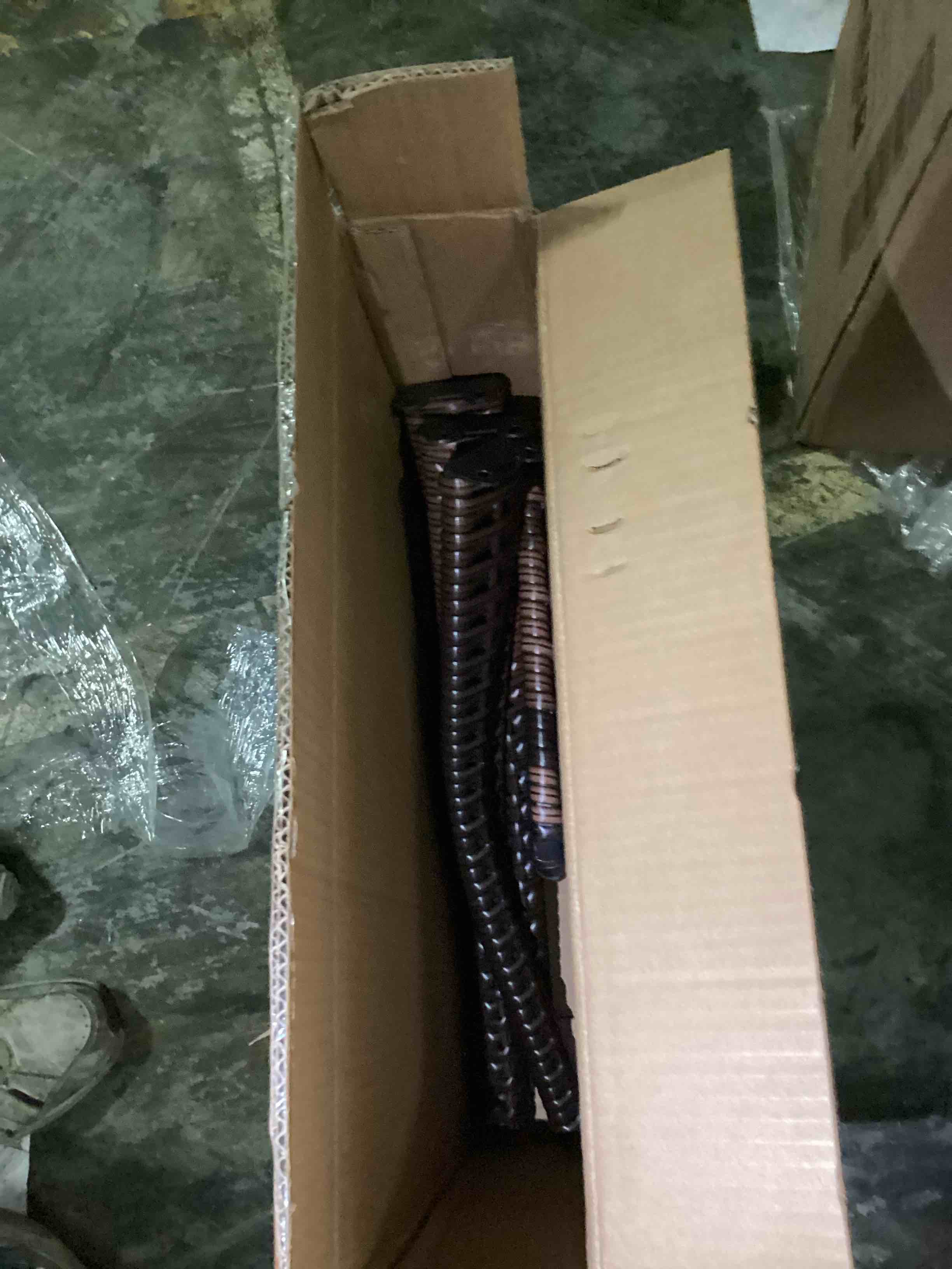 https://s3.amazonaws.com/lotting-images-prod/bidfta/BLU5873868_1721065064476.jpeg