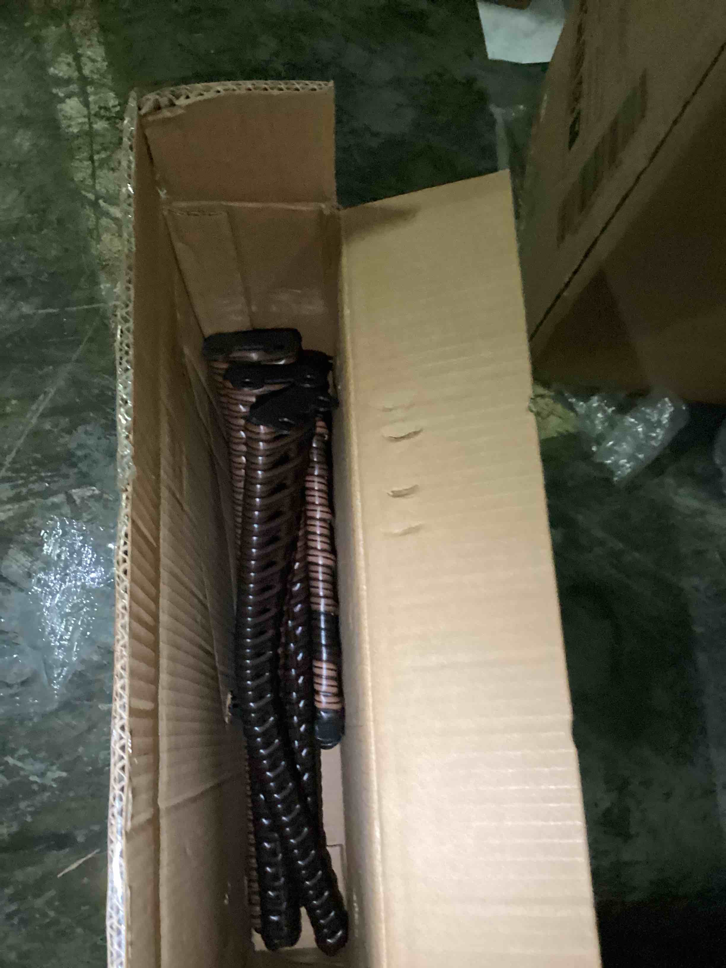 https://s3.amazonaws.com/lotting-images-prod/bidfta/BLU5873868_1721065068903.jpeg