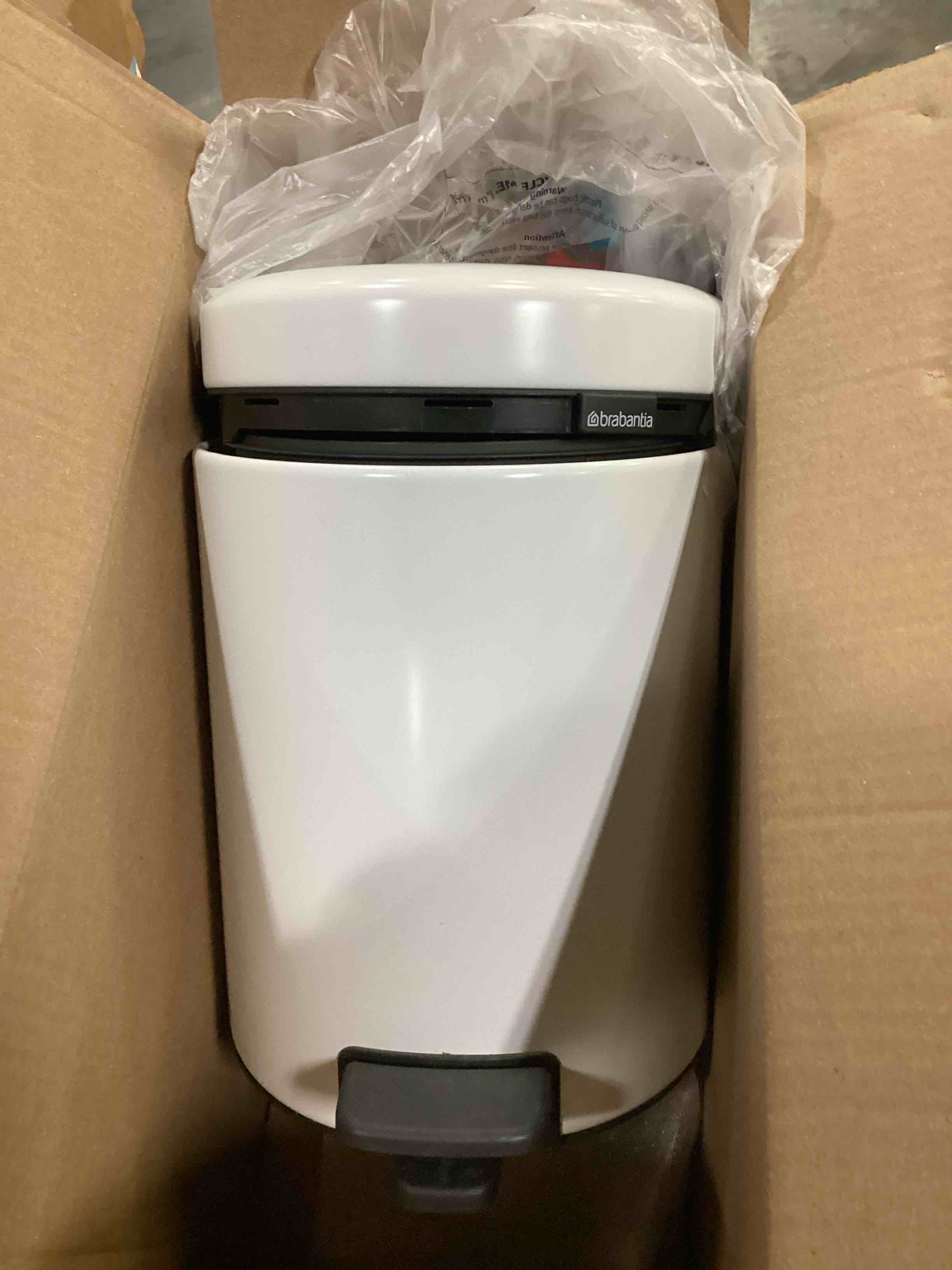 https://s3.amazonaws.com/lotting-images-prod/bidfta/BLU5874064_1721306073786.jpeg