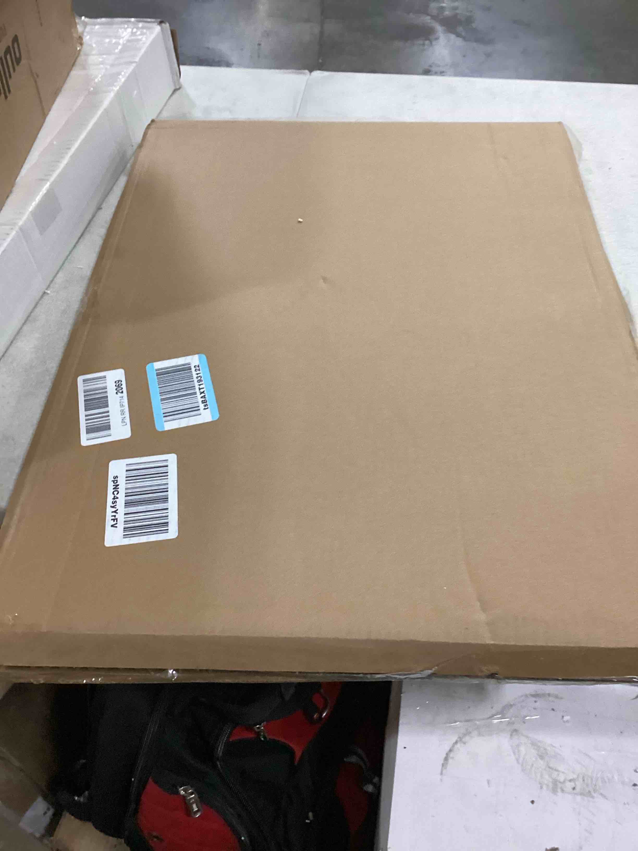 https://s3.amazonaws.com/lotting-images-prod/bidfta/BLU5874081_1721309362973.jpeg